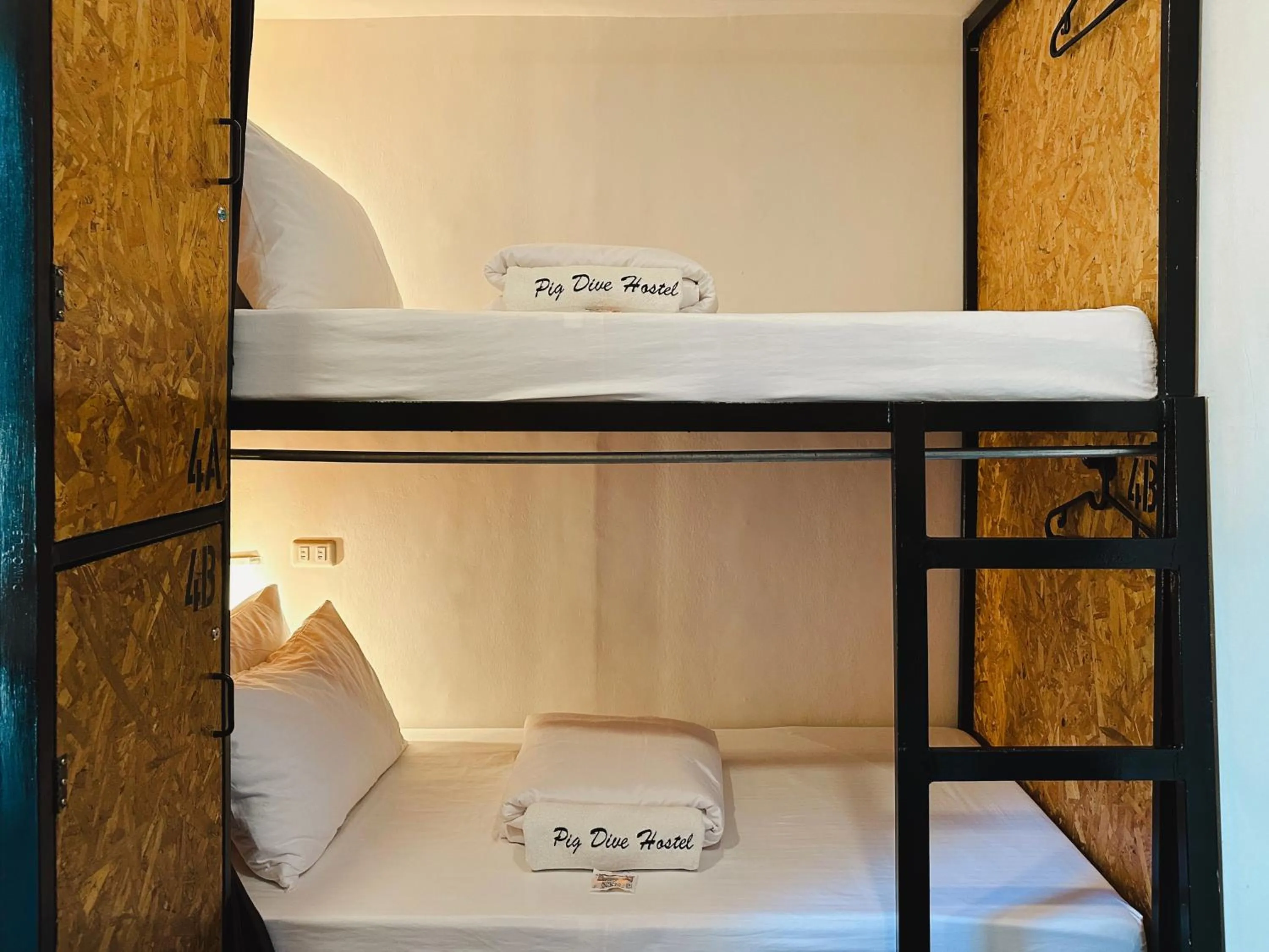 Bed in Pig Dive Hostel Moalboal