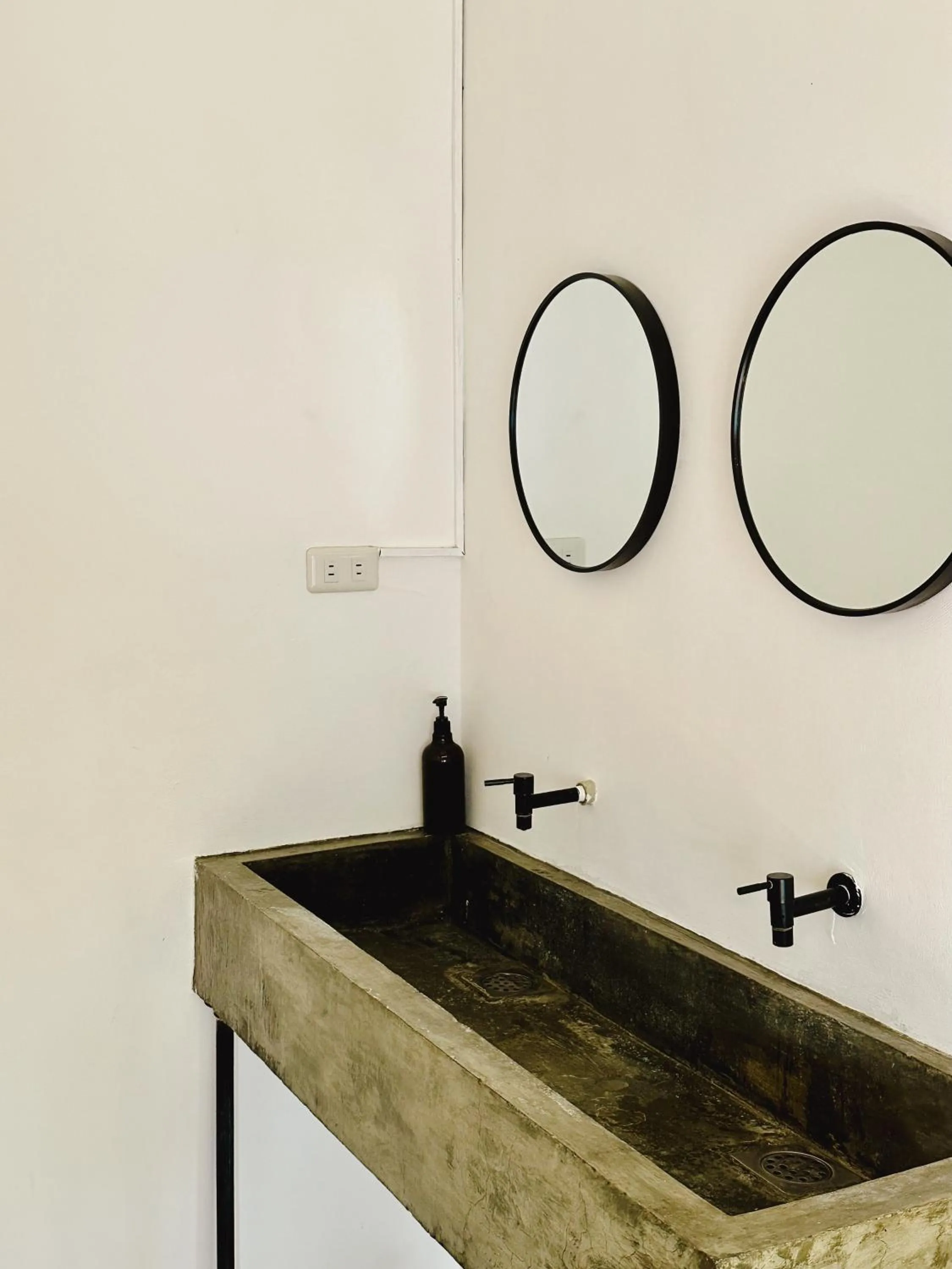 Bathroom in Pig Dive Hostel Moalboal