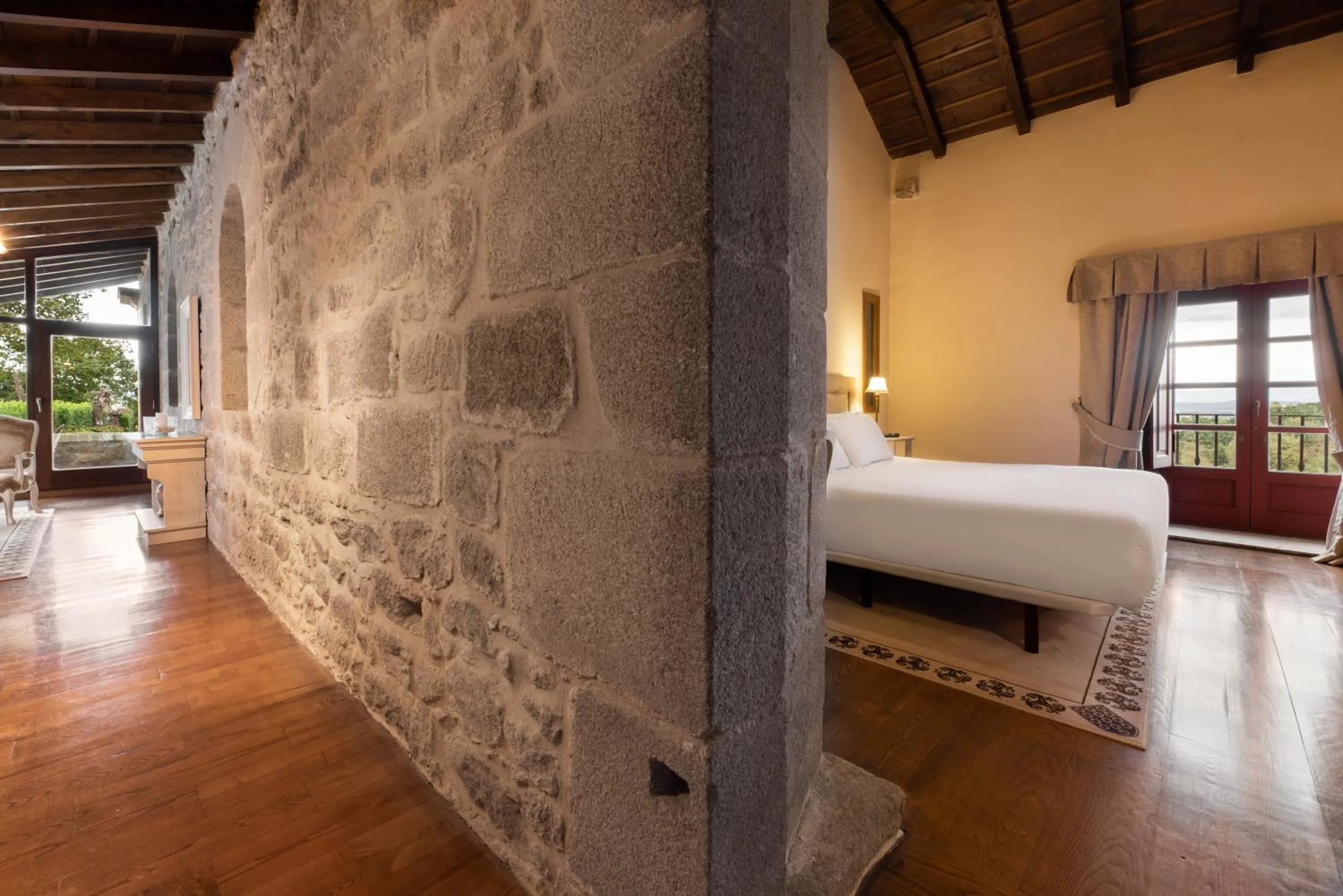 Photo of the whole room, Bed in Áurea Palacio de Sober by Eurostars Hotel Company