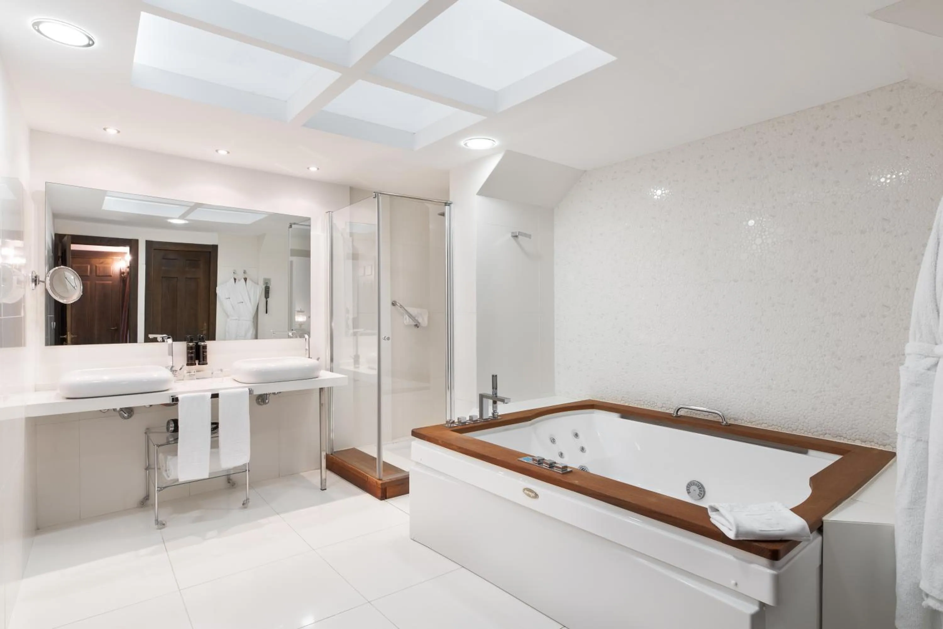 Hot Tub, Bed in Áurea Palacio de Sober by Eurostars Hotel Company