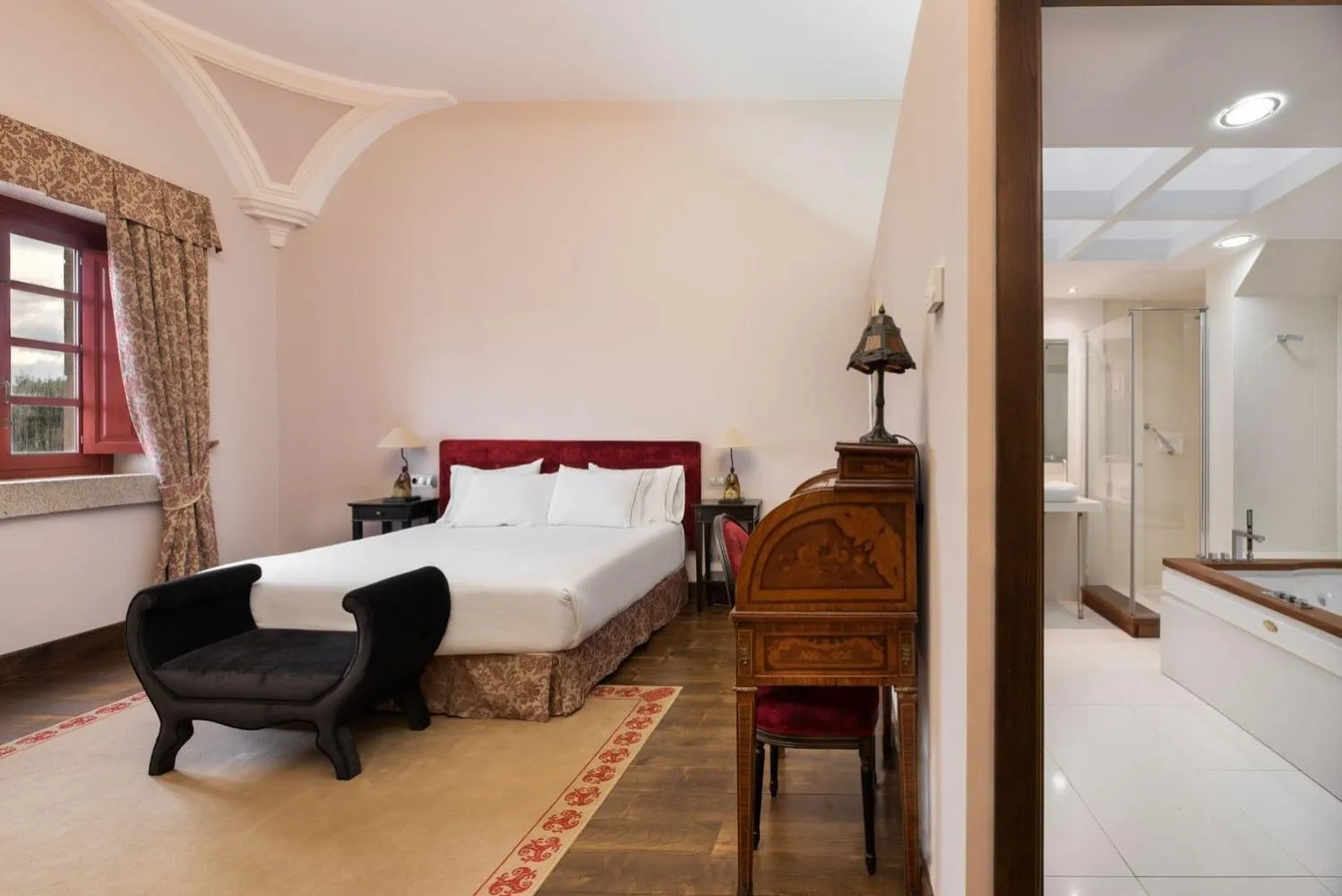 Photo of the whole room, Bed in Áurea Palacio de Sober by Eurostars Hotel Company