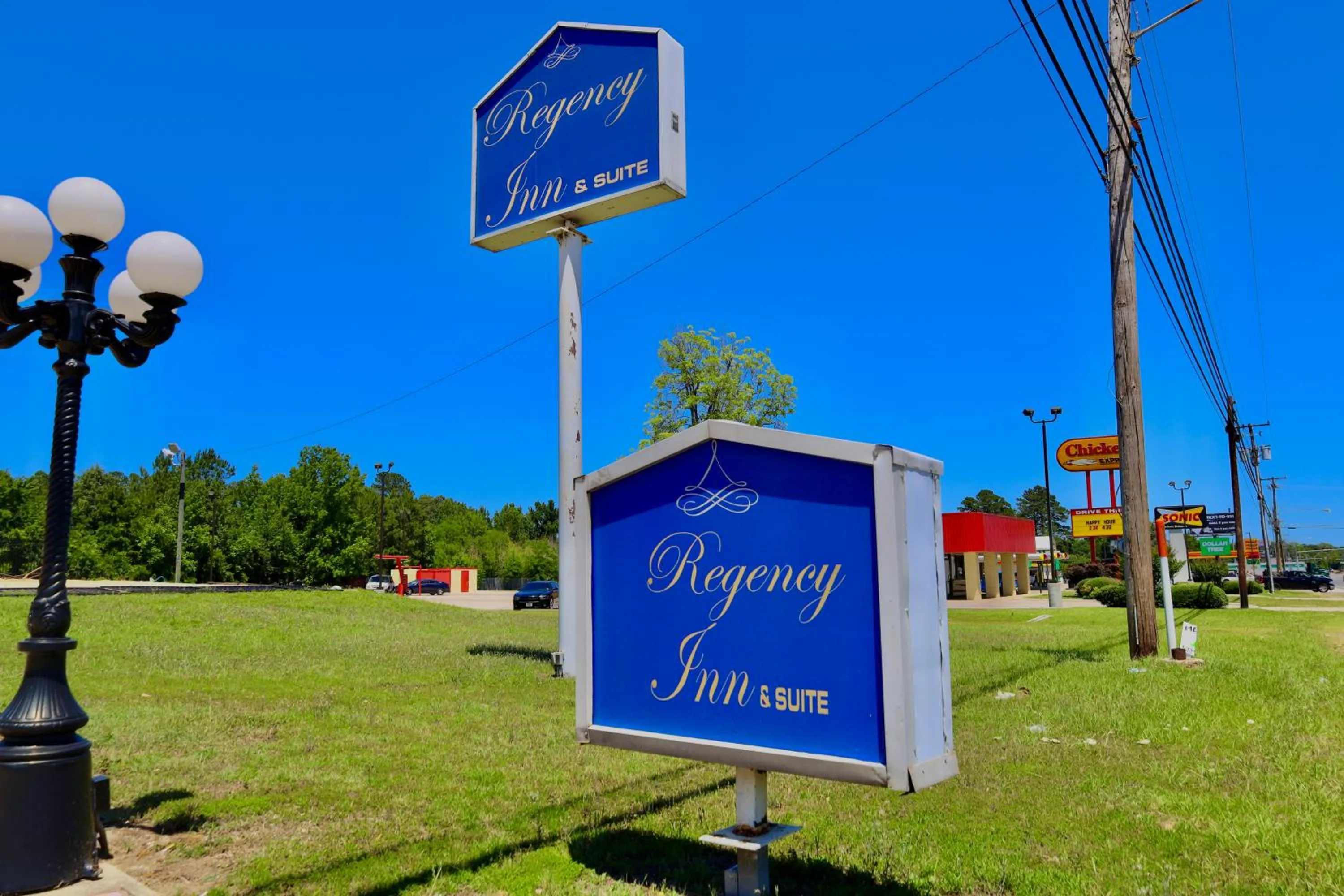 Property building in Regency Inn & Suites