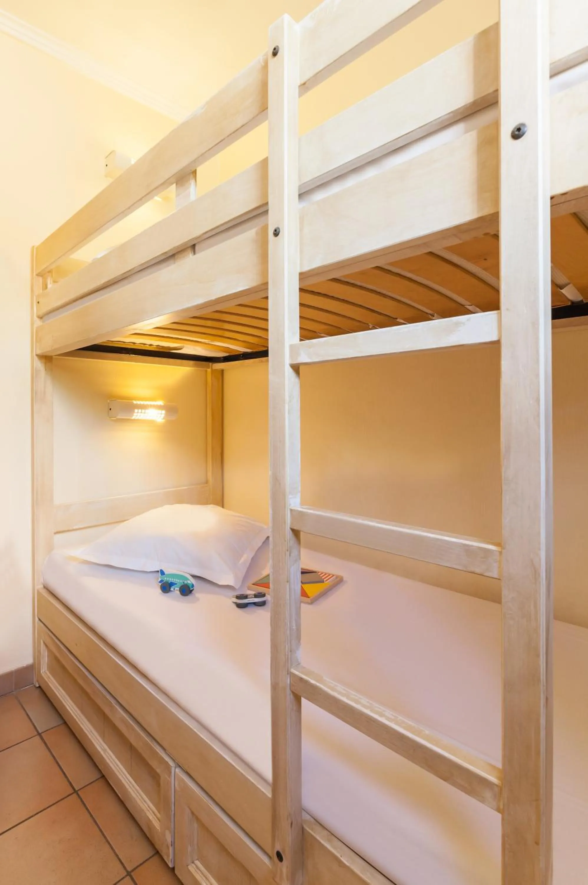 Photo of the whole room, Bed in Résidence Pierre & Vacances Les Restanques du Golfe de Saint-Tropez