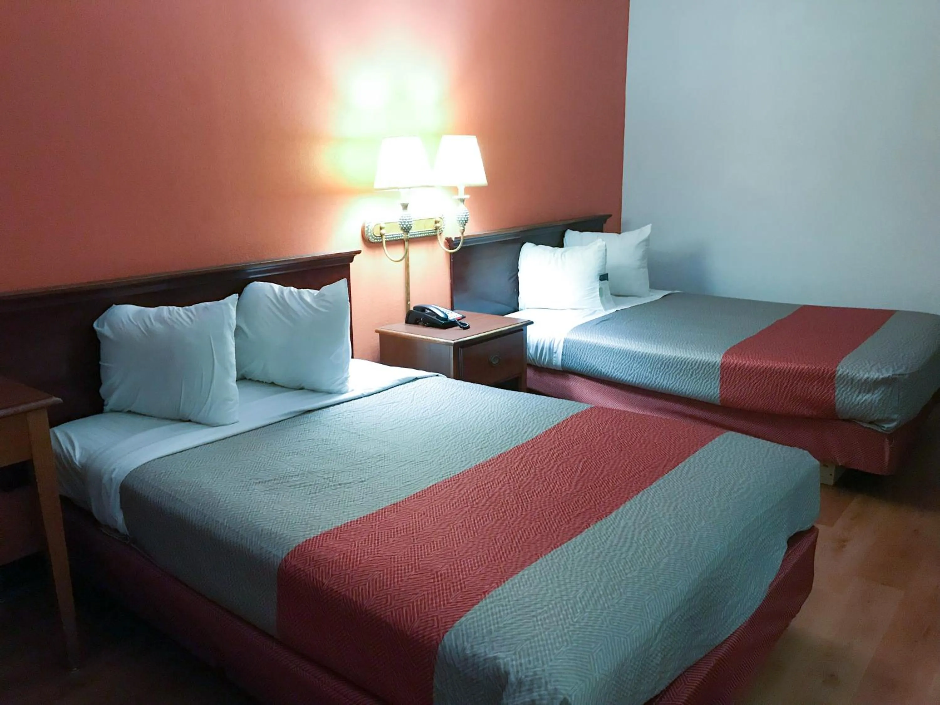 Bedroom in Econo Lodge