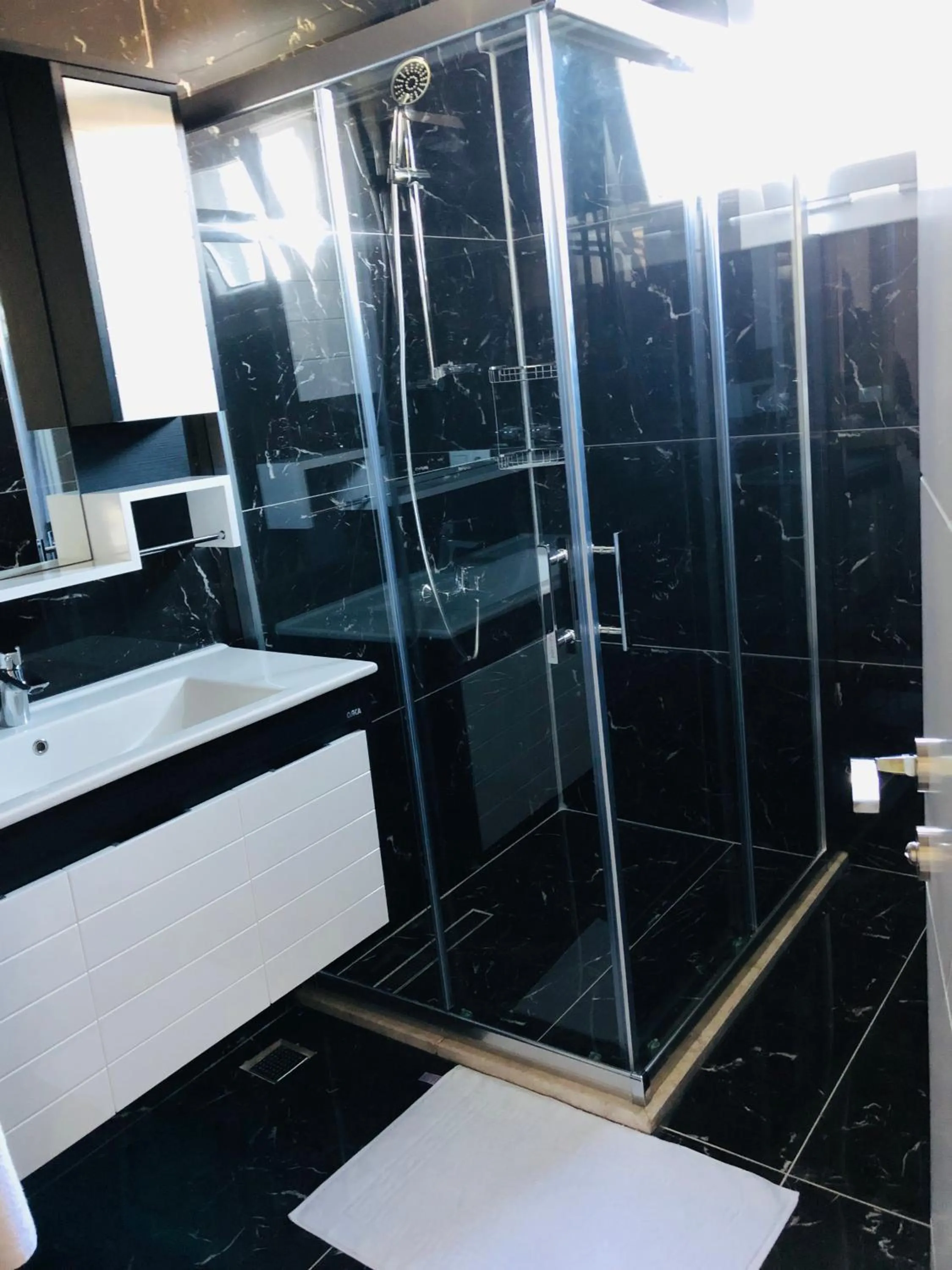 Shower in AdaHan Family Rooms Gocek