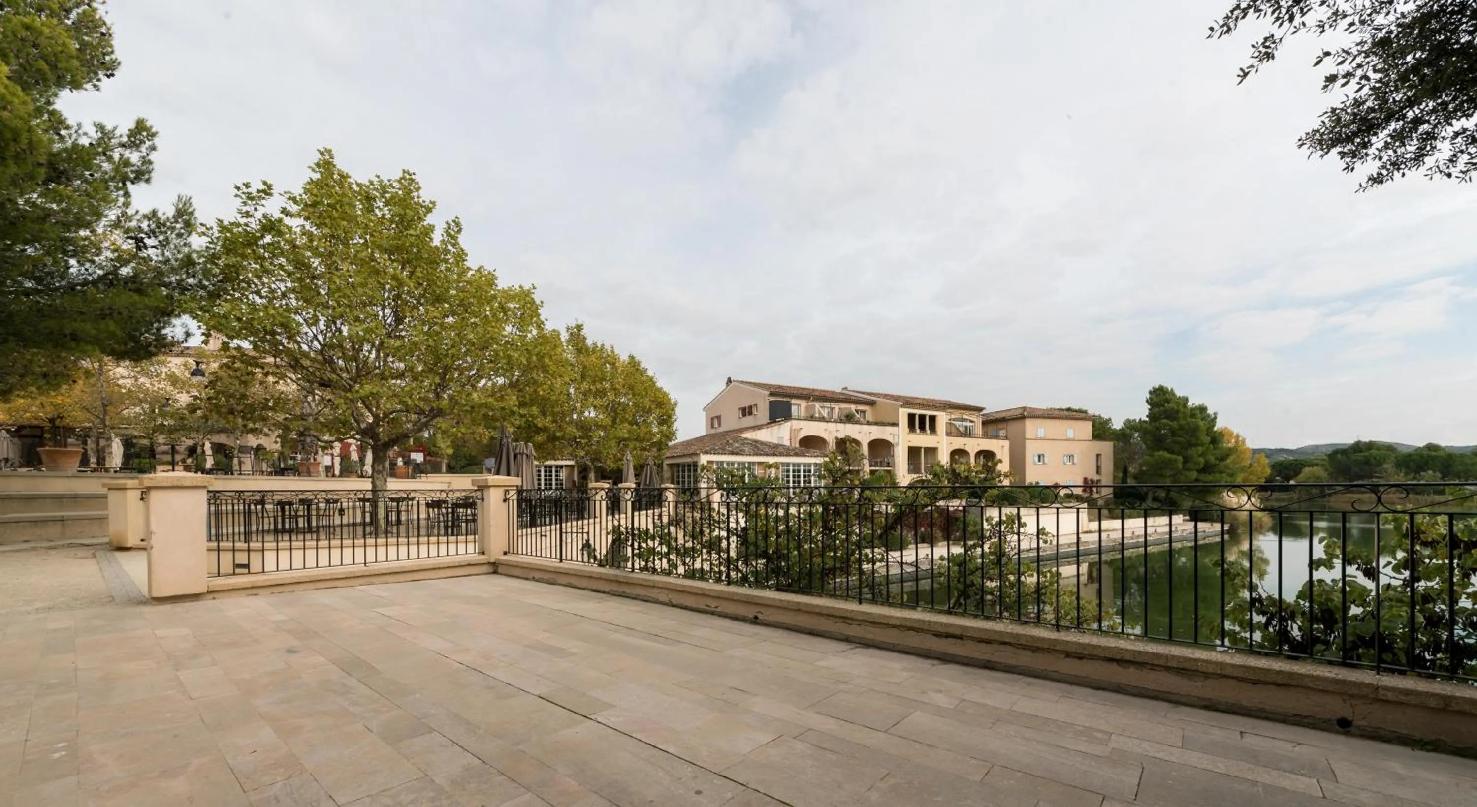 Property building in Village Pierre & Vacances Pont Royal en Provence