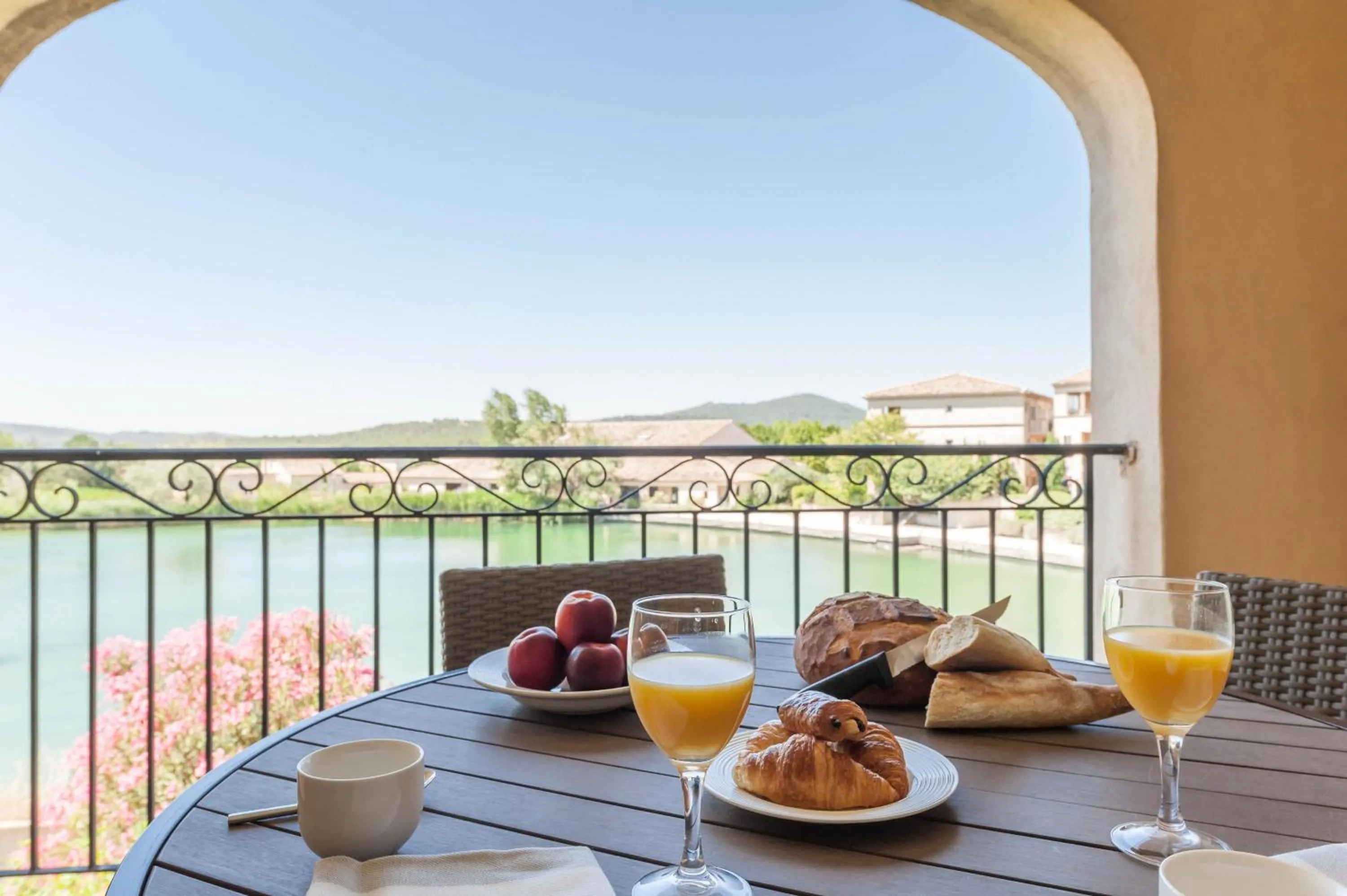 Day in Village Pierre & Vacances Pont Royal en Provence