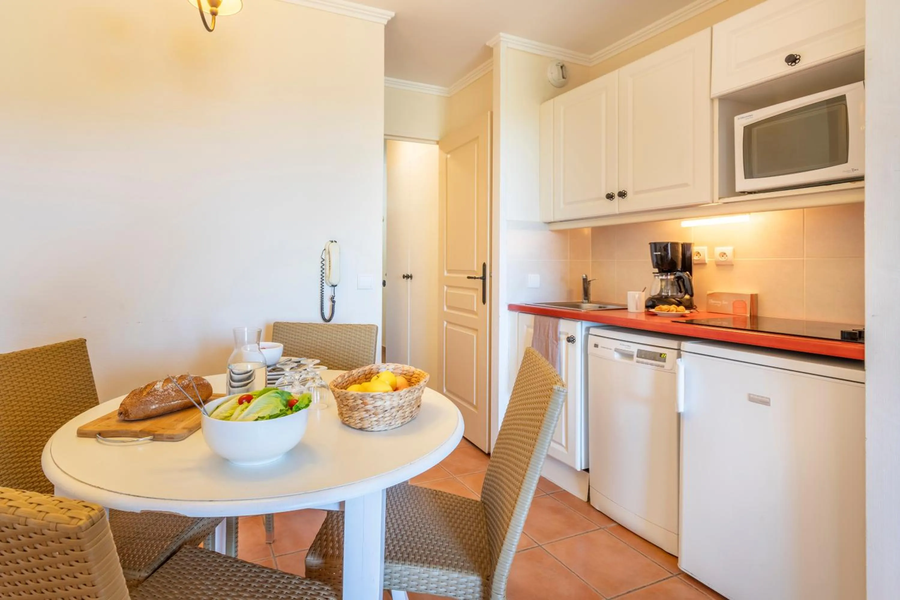 Kitchen or kitchenette in Village Pierre & Vacances Pont Royal en Provence
