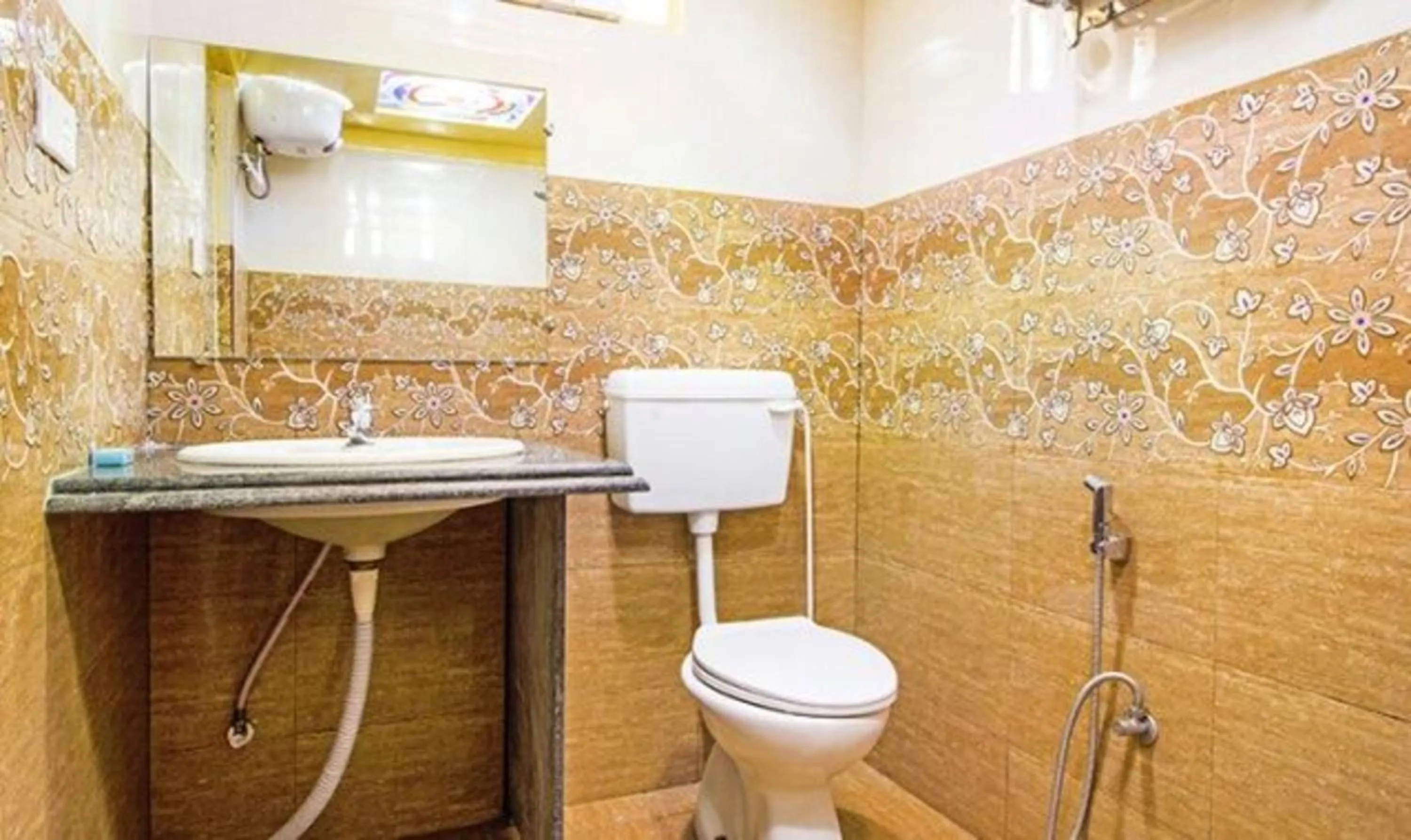 Toilet in FabHotel Amaltas