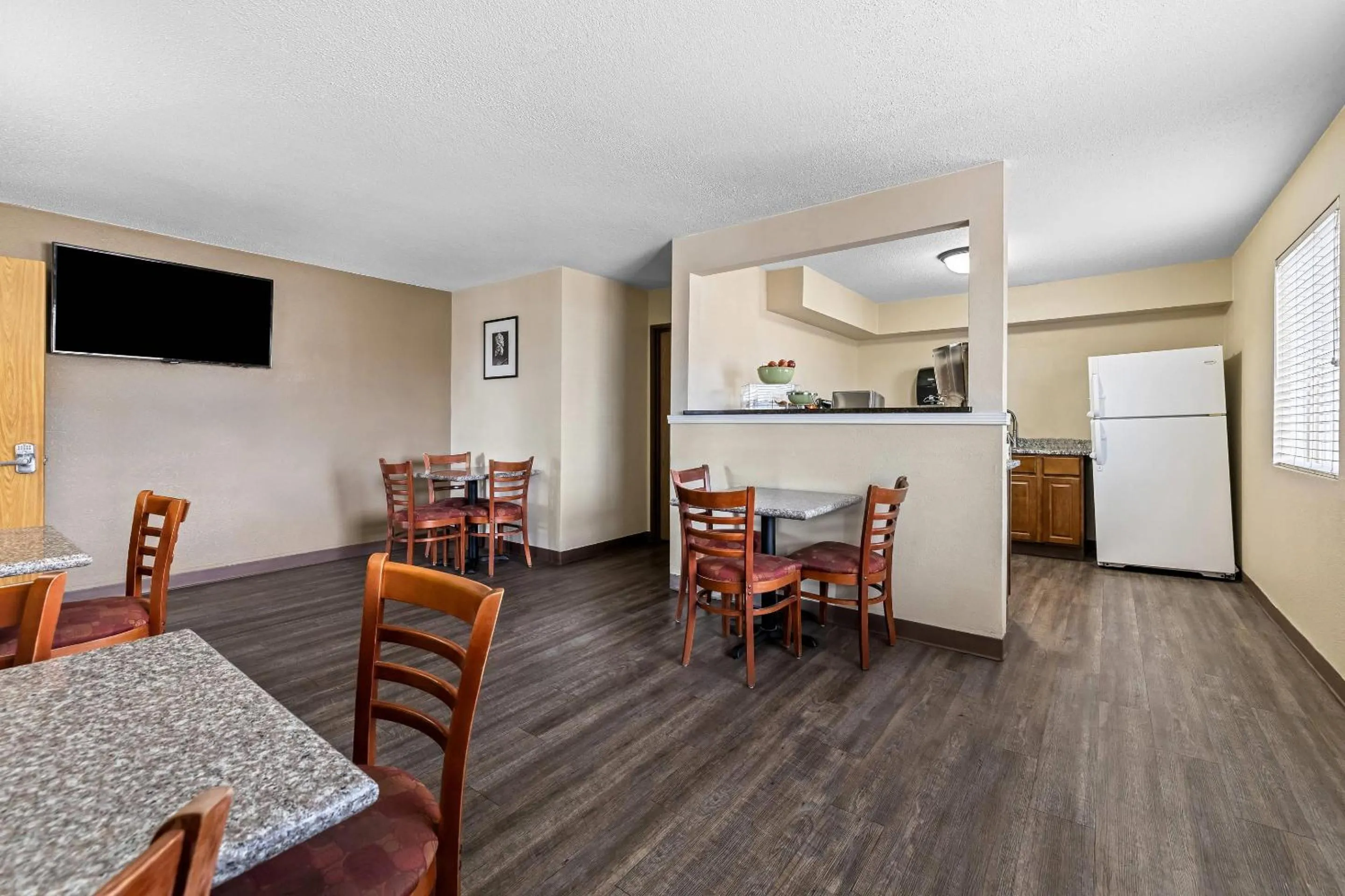 Breakfast in Rodeway Inn Rapid City North