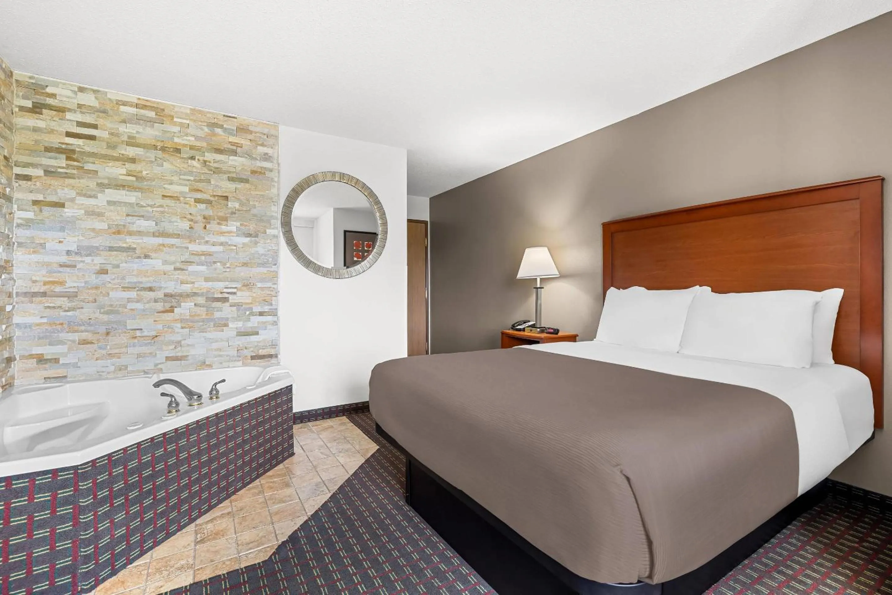 Bedroom, Bed in Rodeway Inn Rapid City North