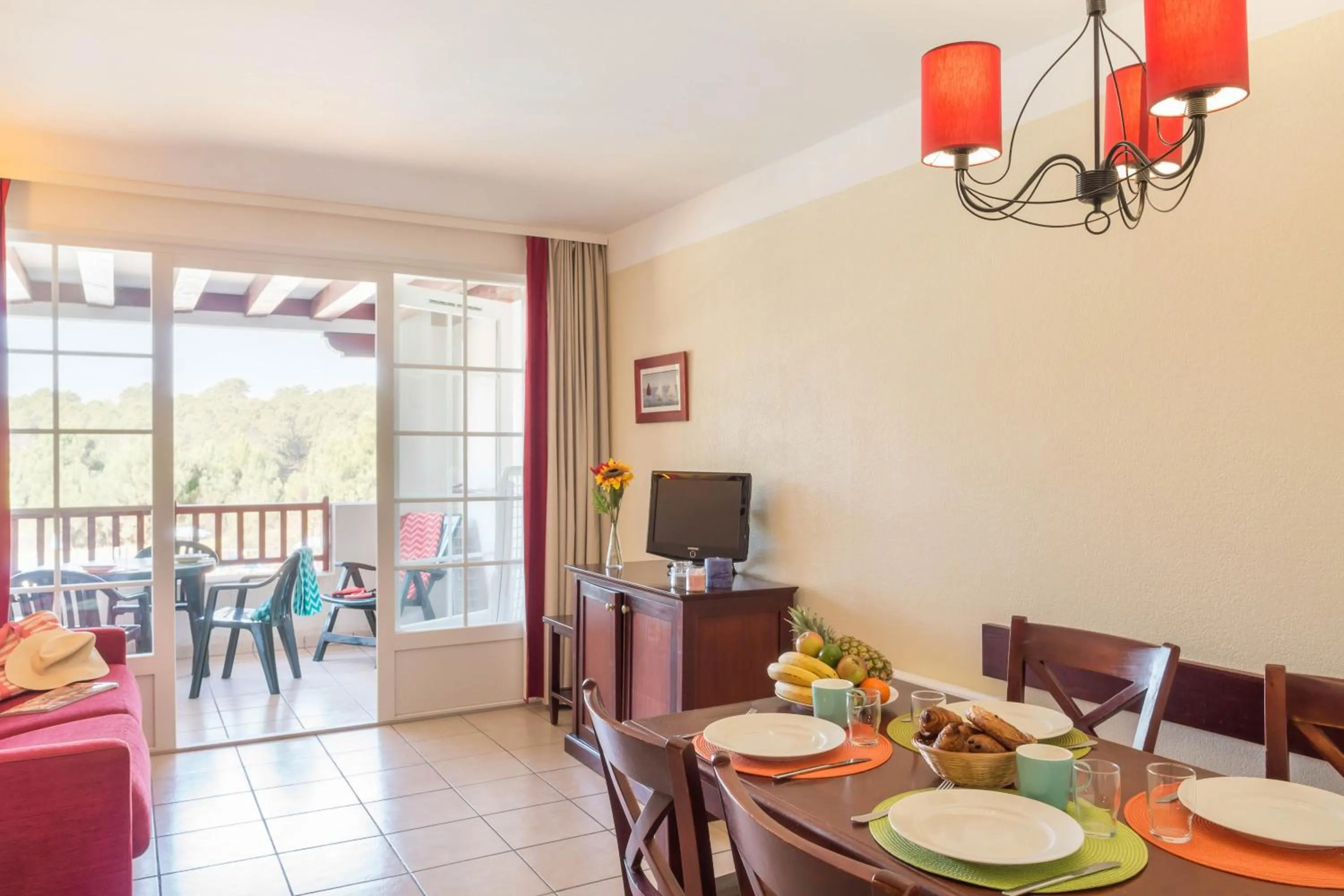 TV and multimedia in Résidence Pierre & Vacances Le Domaine de Gascogne