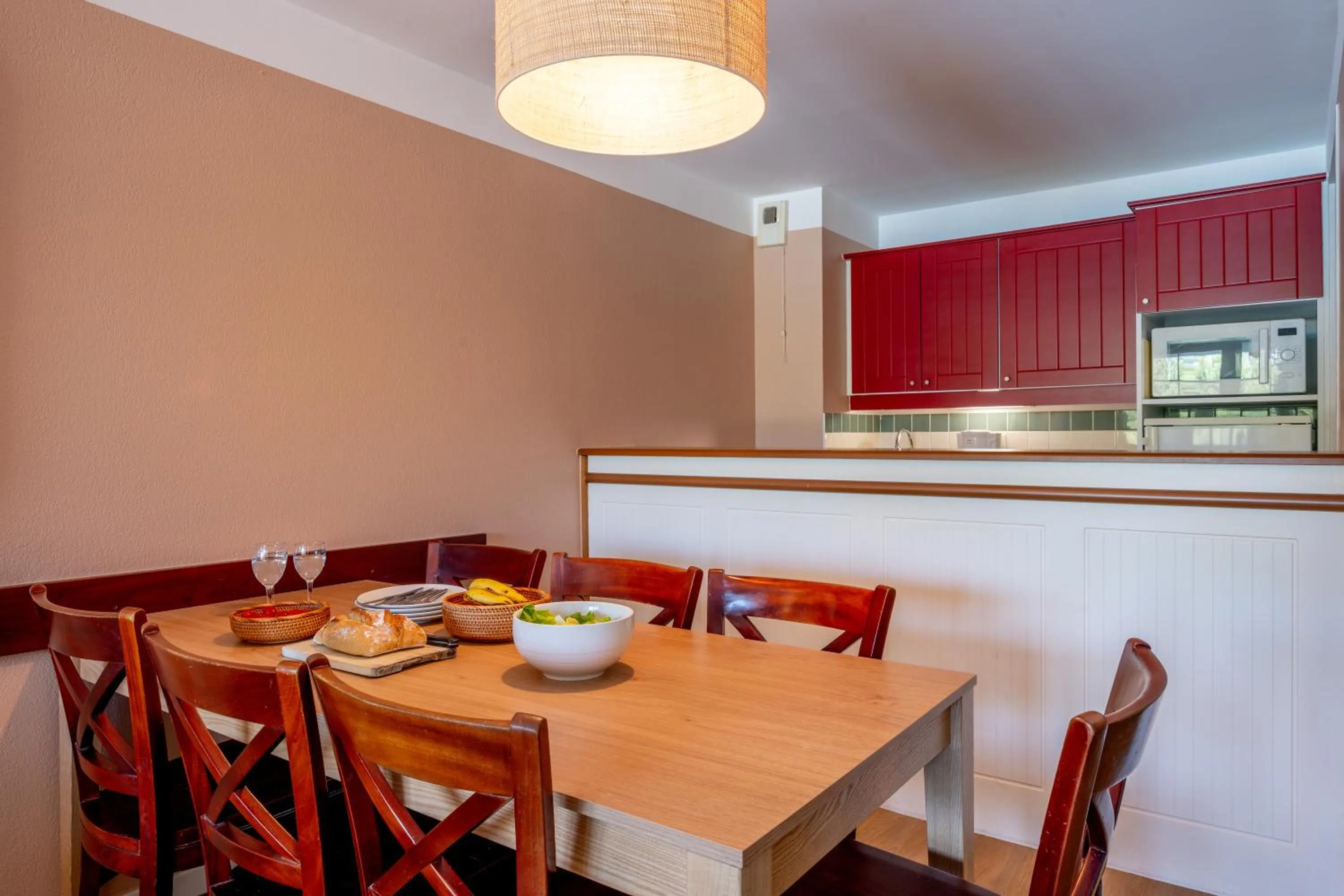 Kitchen or kitchenette in Résidence Pierre & Vacances Le Domaine de Gascogne