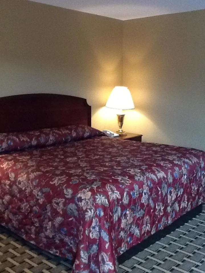 Bed in Caronoda Motel