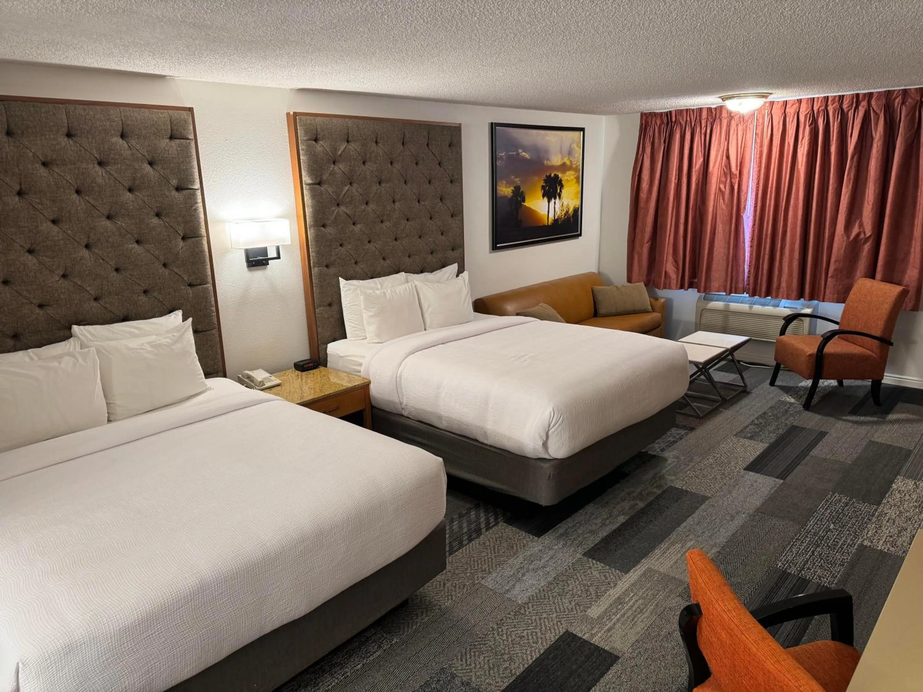 Seating area, Bed in Abajo Lodge