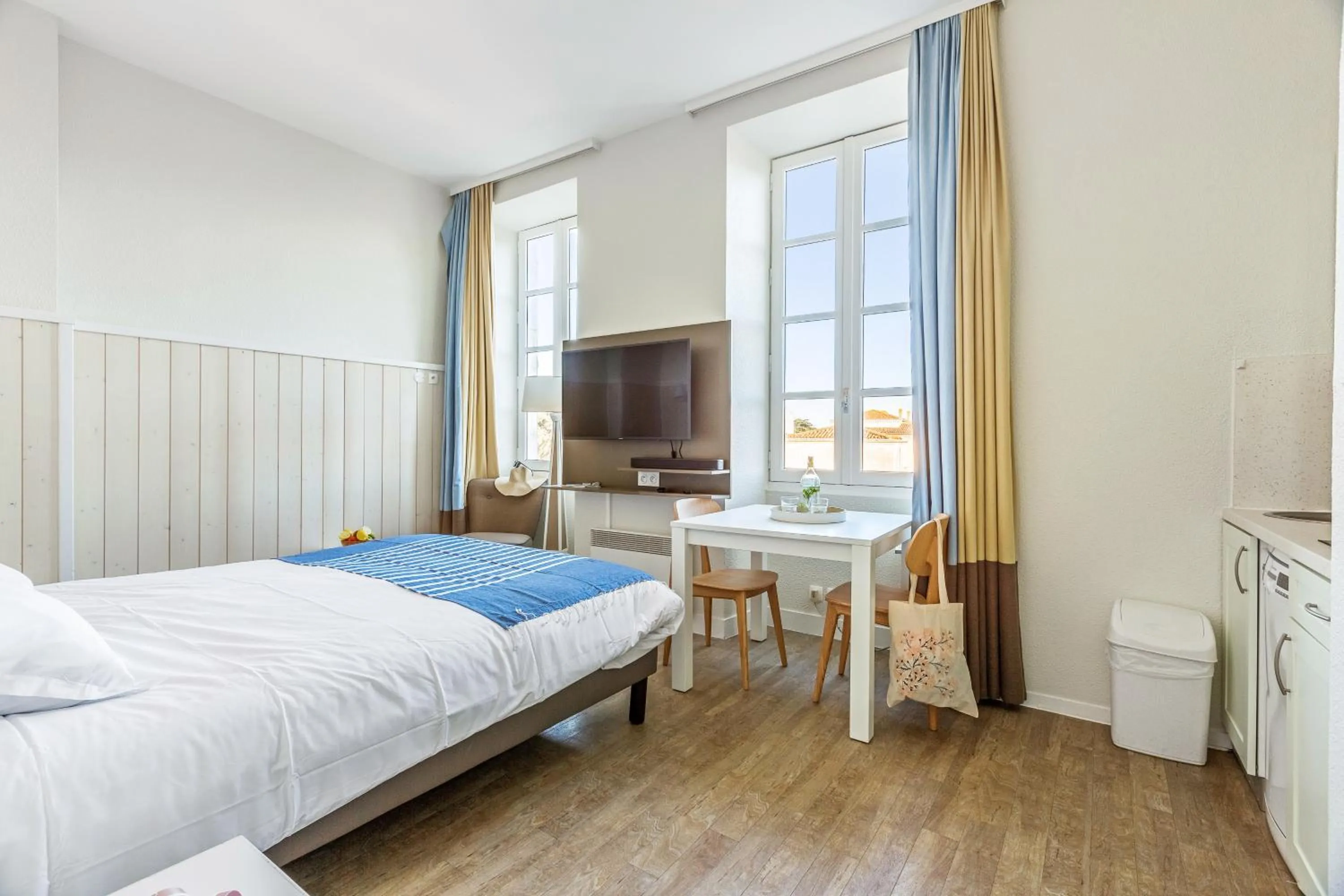 Communal lounge/ TV room, Bed in Résidence Pierre & Vacances Le Palais des Gouverneurs