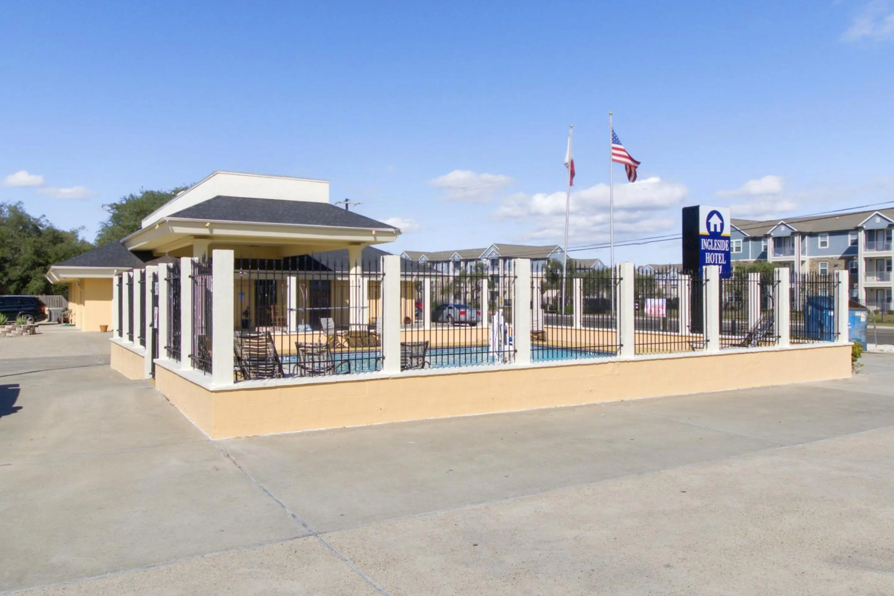 Facade/entrance in OYO Hotel Ingleside TX