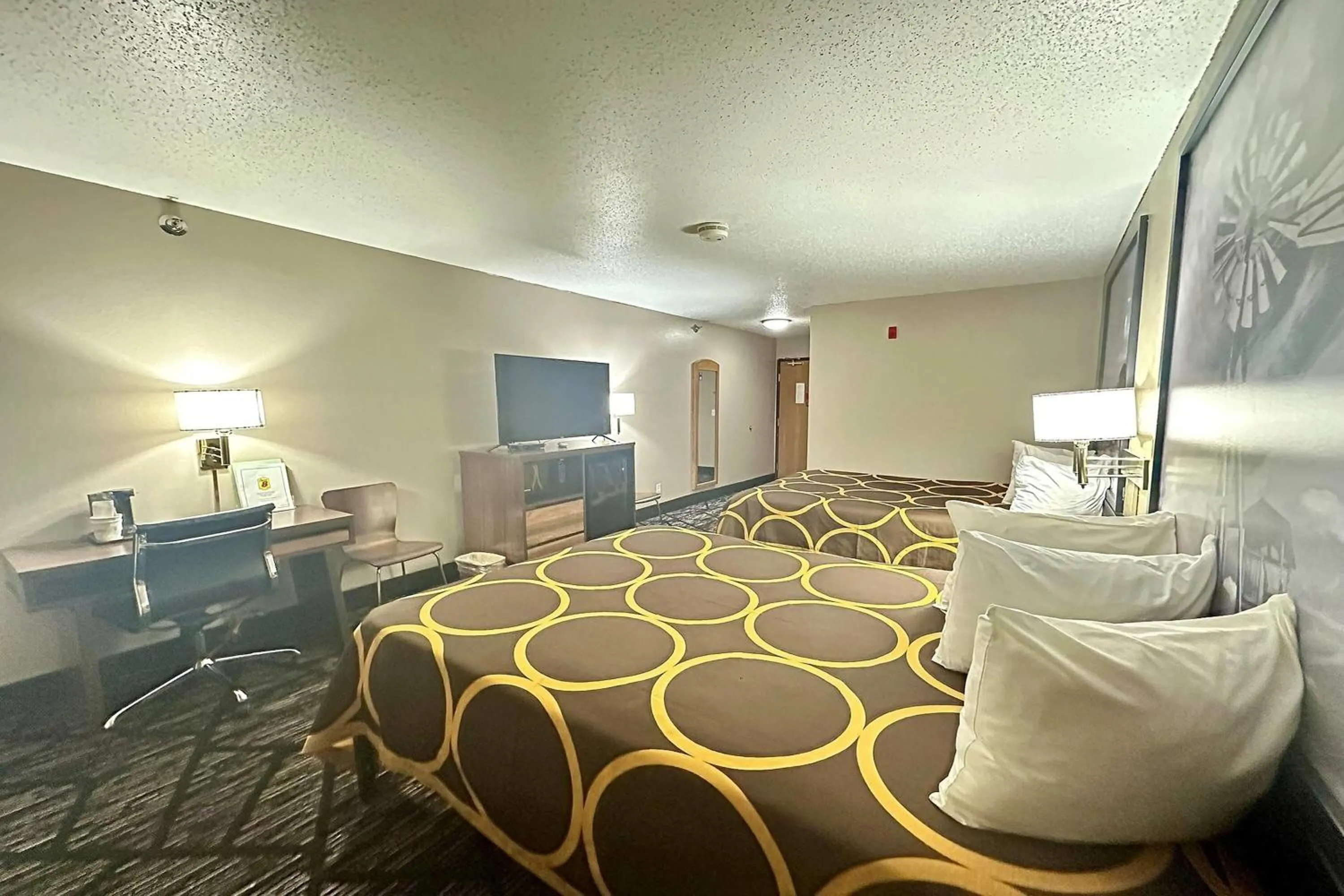 Photo of the whole room, Bed in Super 8 by Wyndham Sisseton
