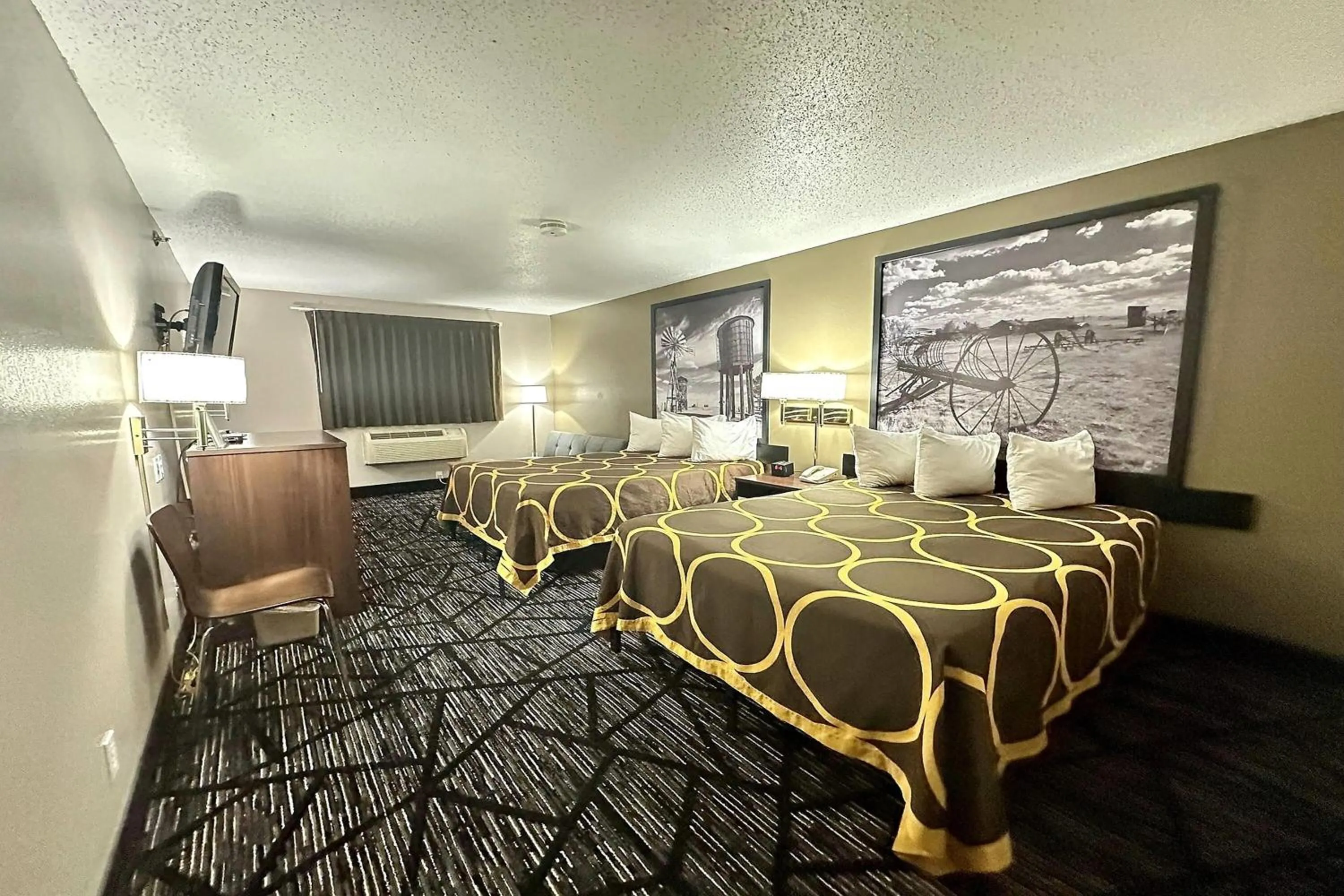 Photo of the whole room, Bed in Super 8 by Wyndham Sisseton