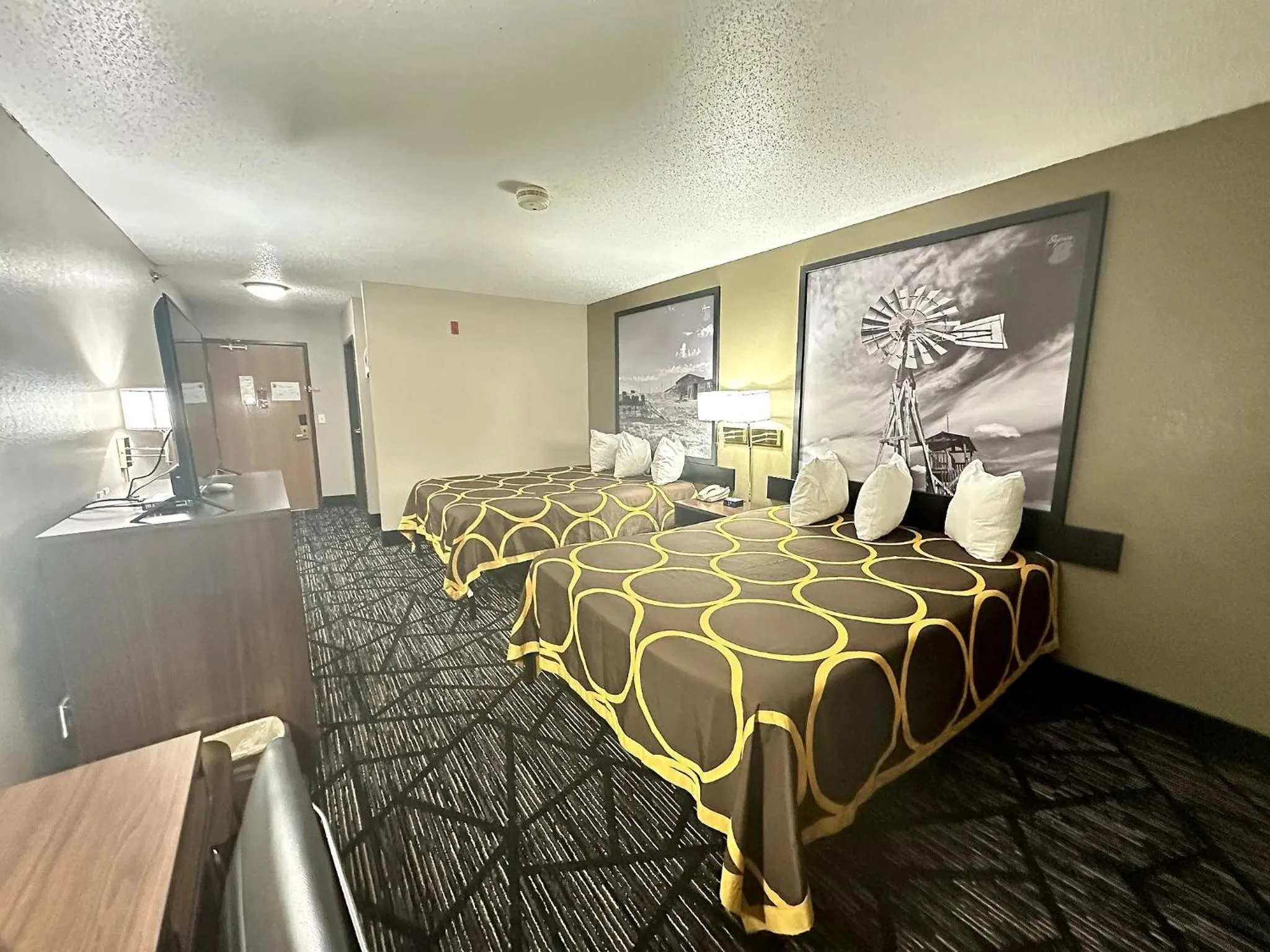 Bed in Super 8 by Wyndham Sisseton