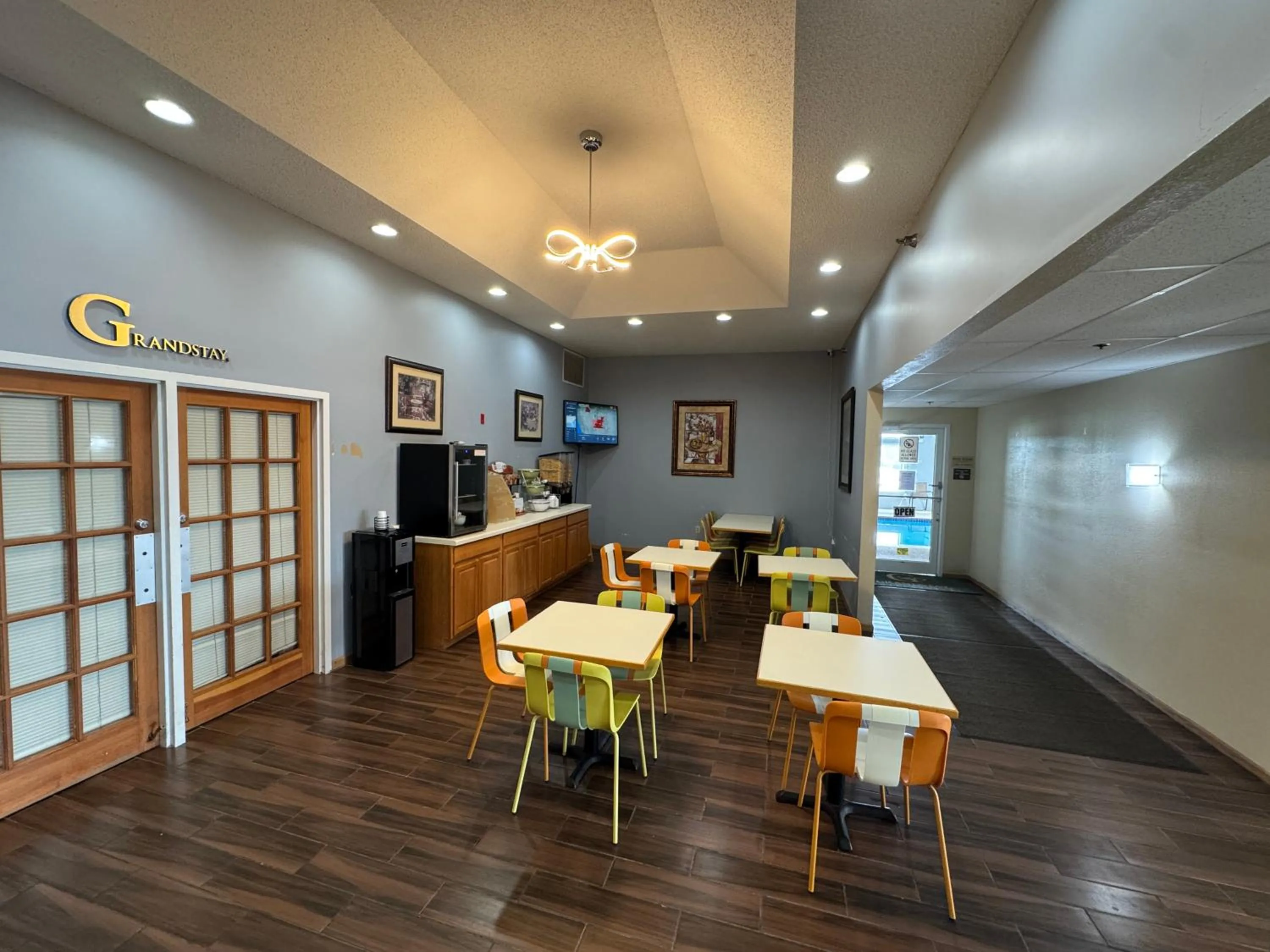 Breakfast in GrandStay Hotel and Suite Waseca