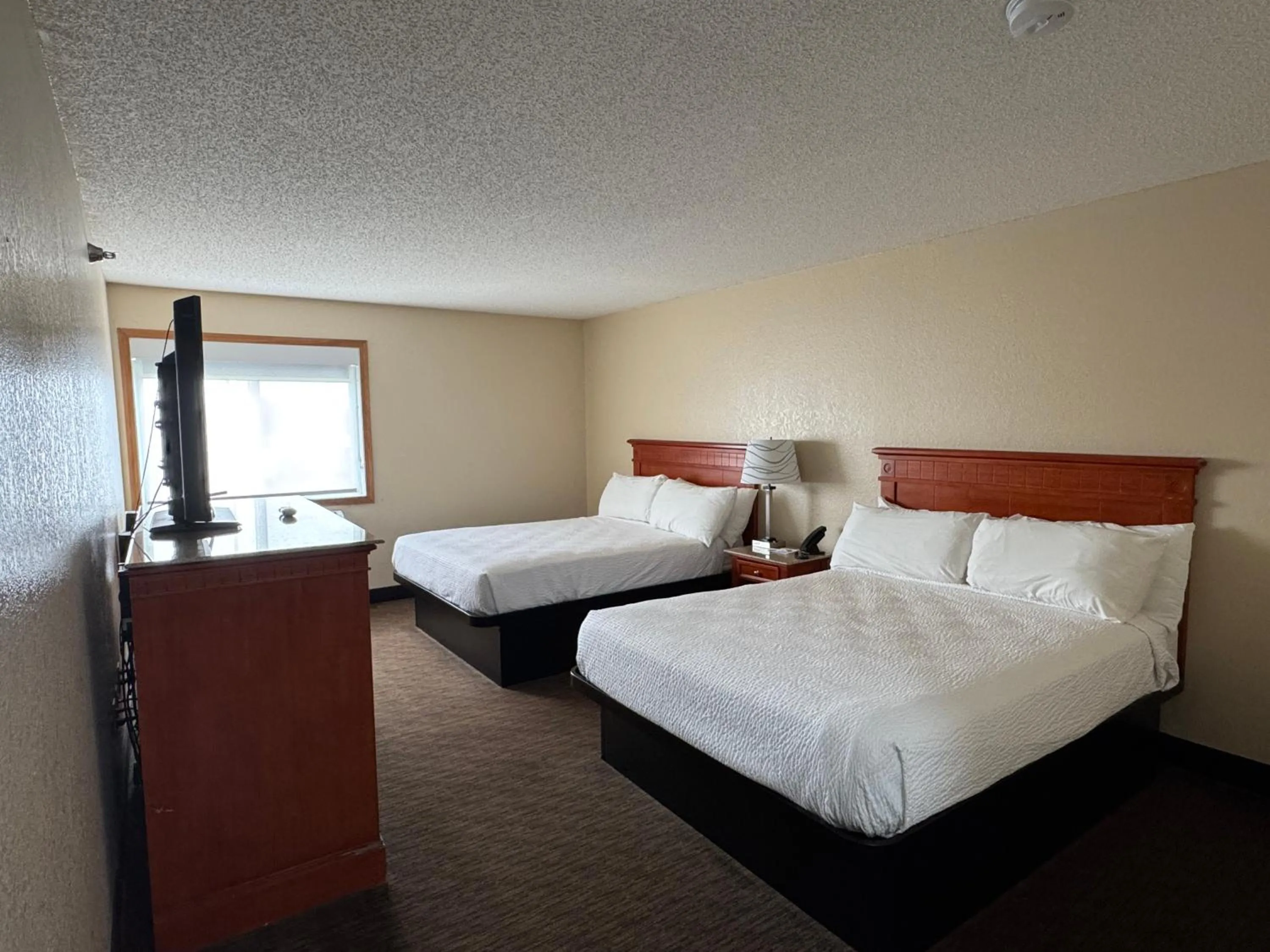 Bedroom, Bed in GrandStay Hotel and Suite Waseca