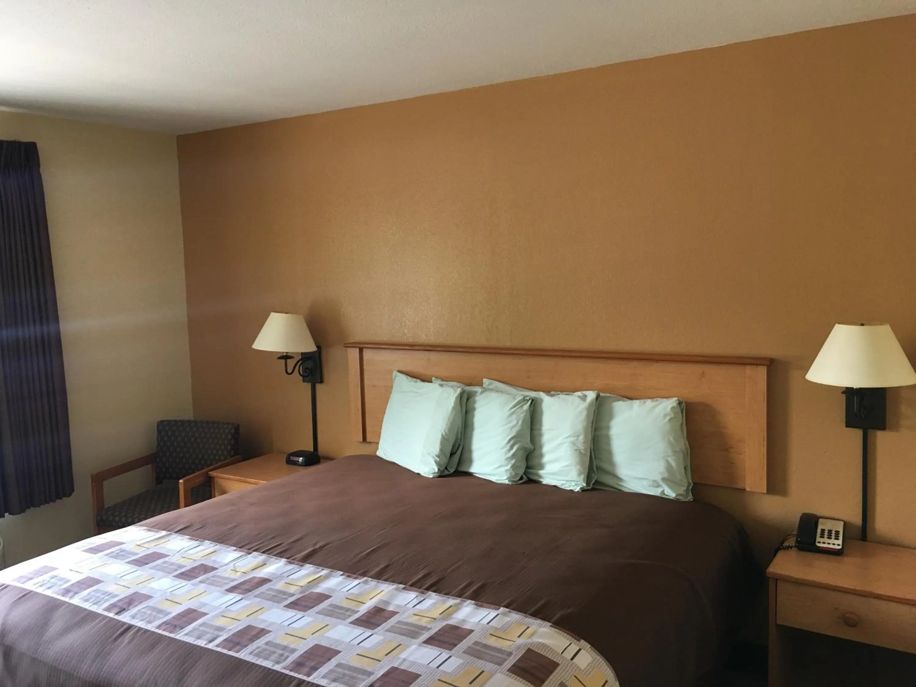 Bed in Hometown Inn-Soddy Daisy