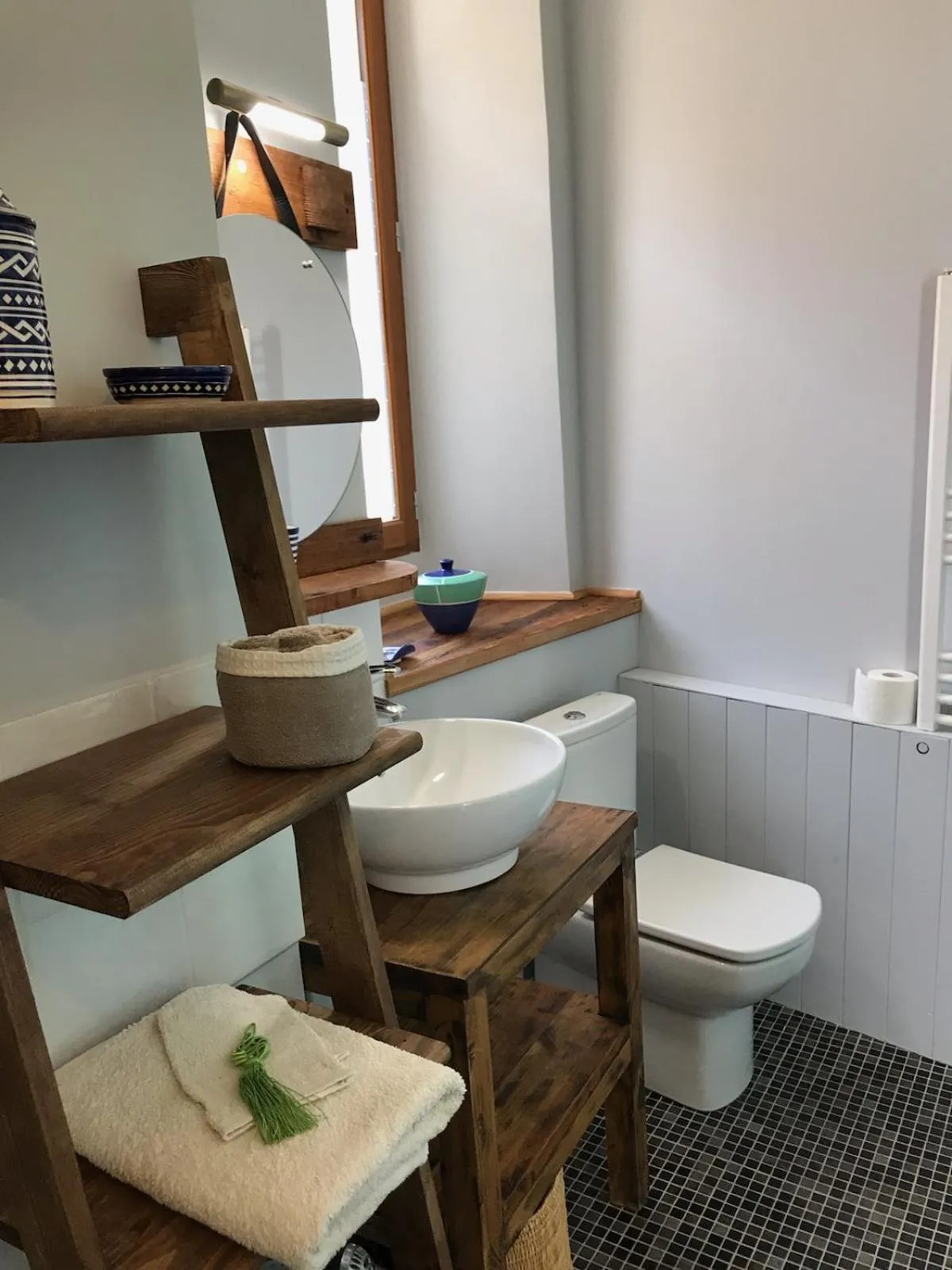 Toilet in AUX ROSIERS