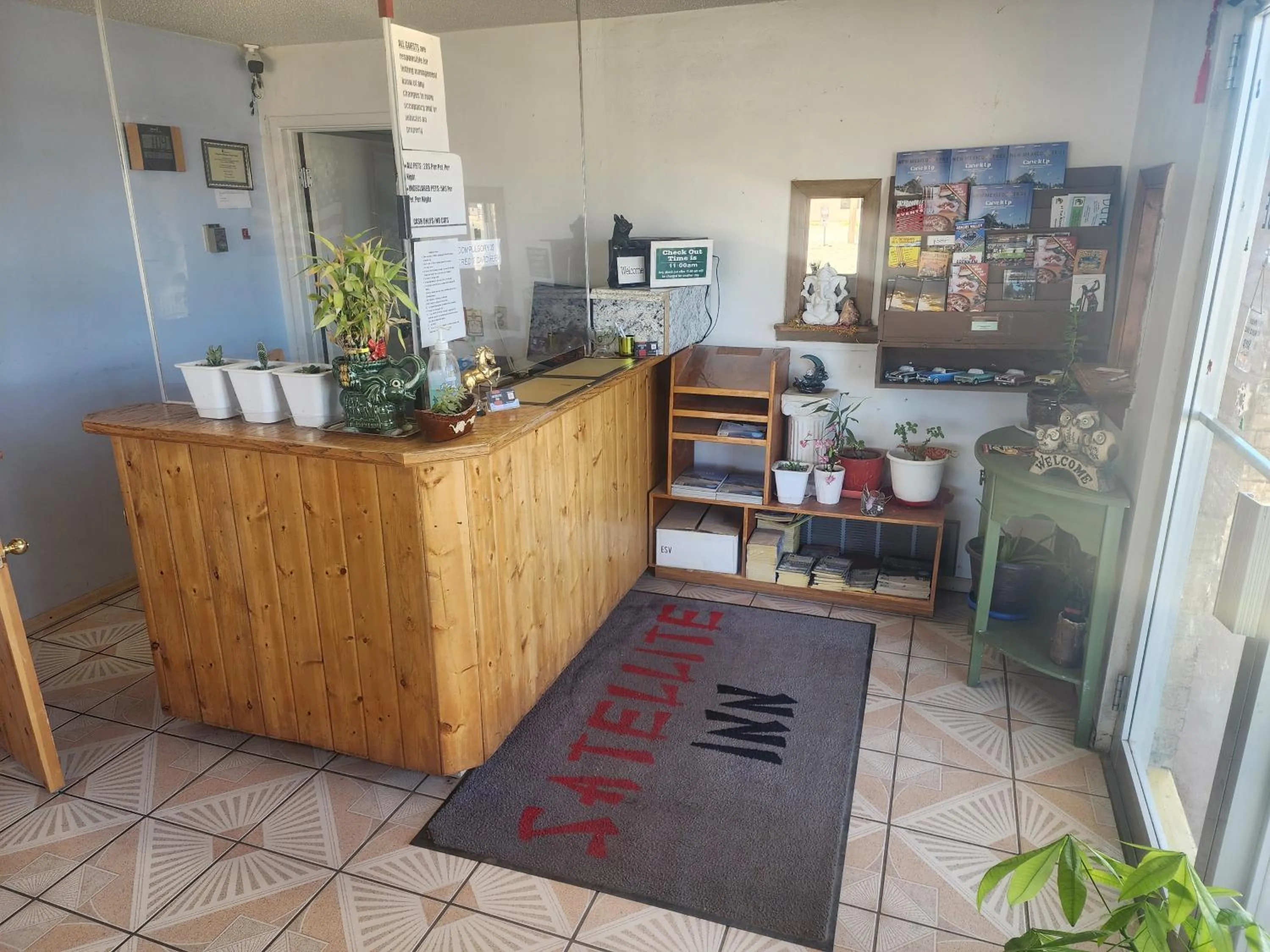 Lobby or reception in Satellite Inn