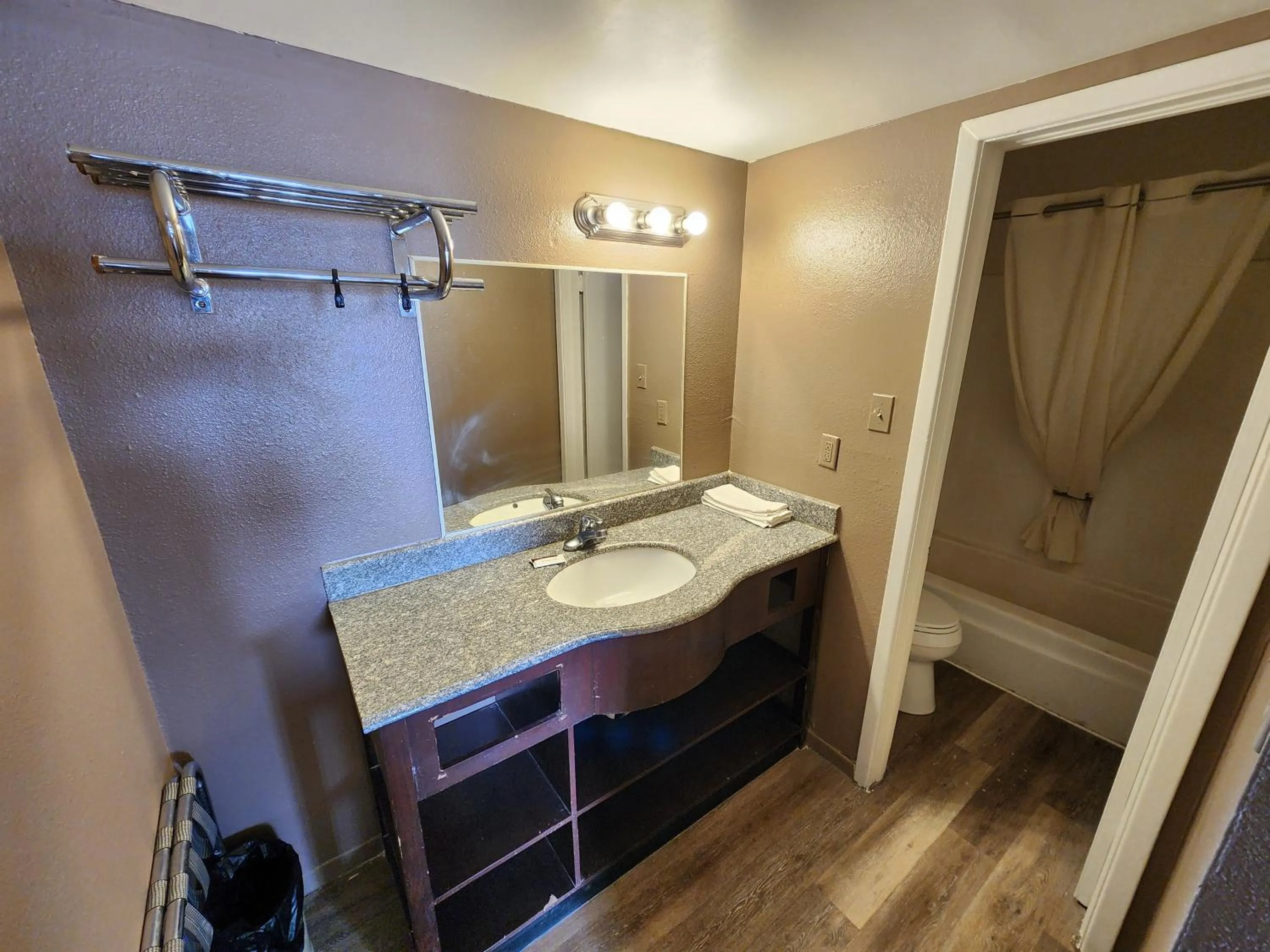 towels in Satellite Inn