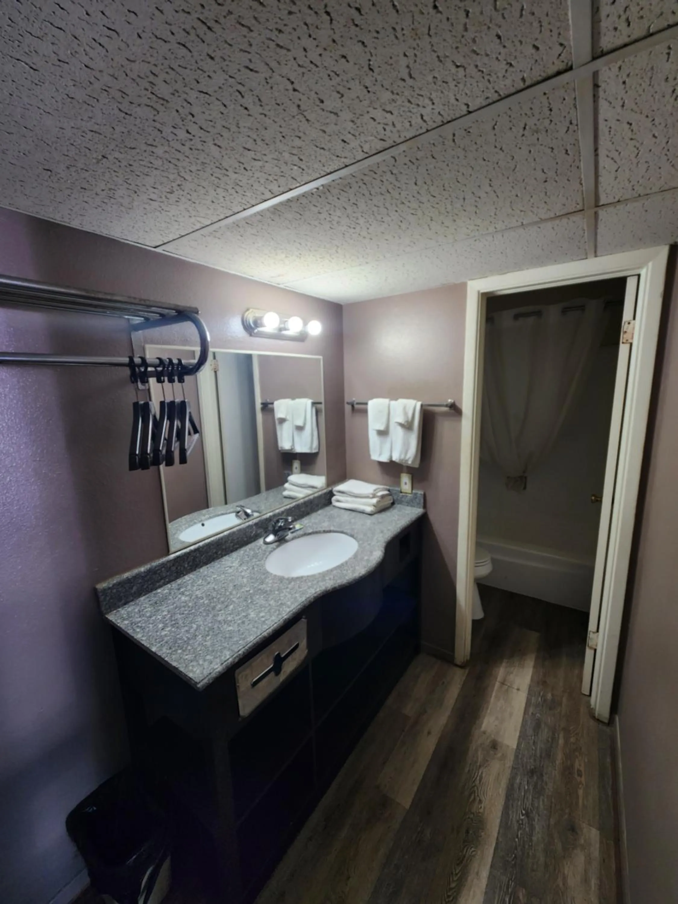 Bathroom in Satellite Inn