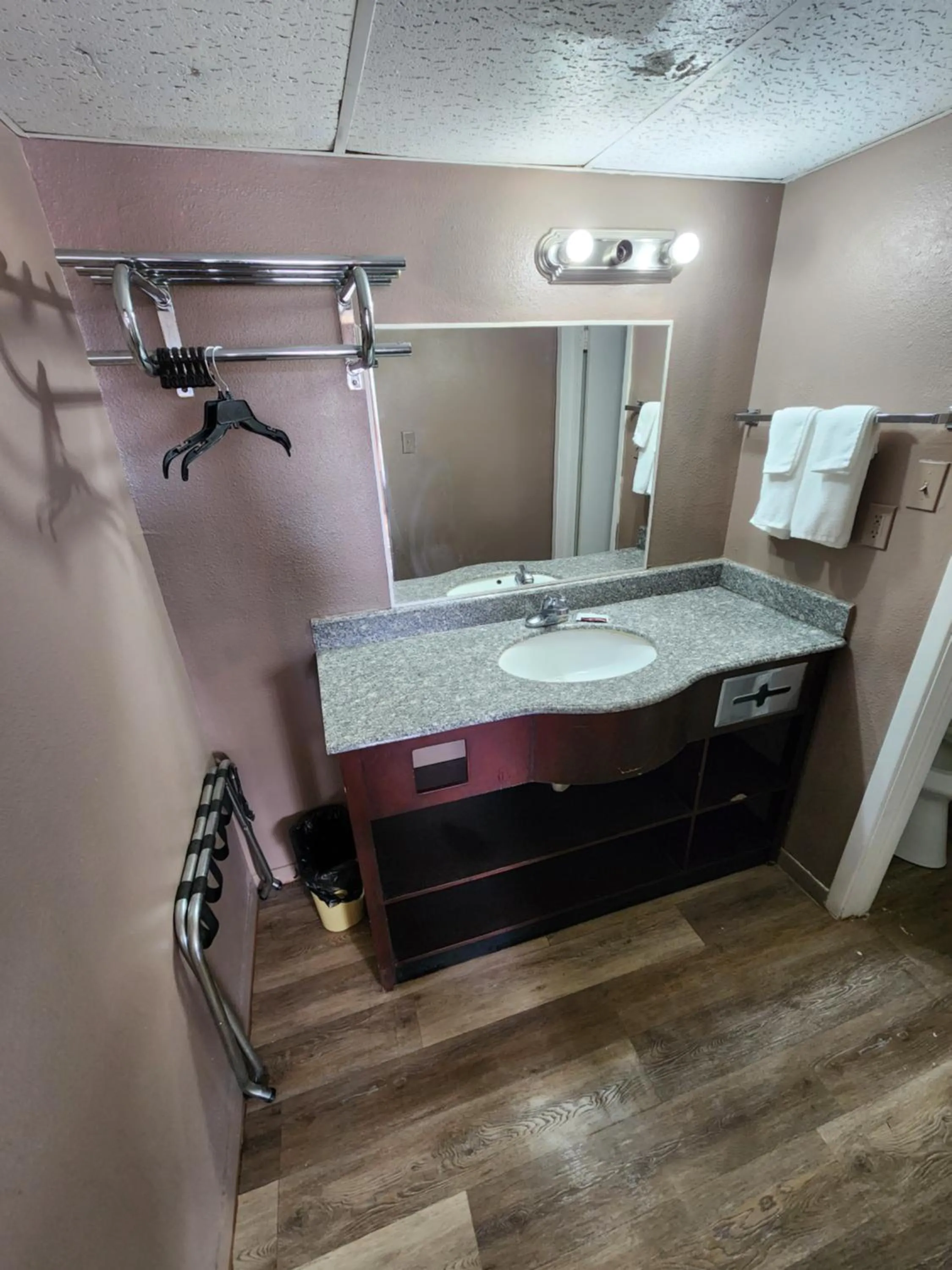 towels in Satellite Inn