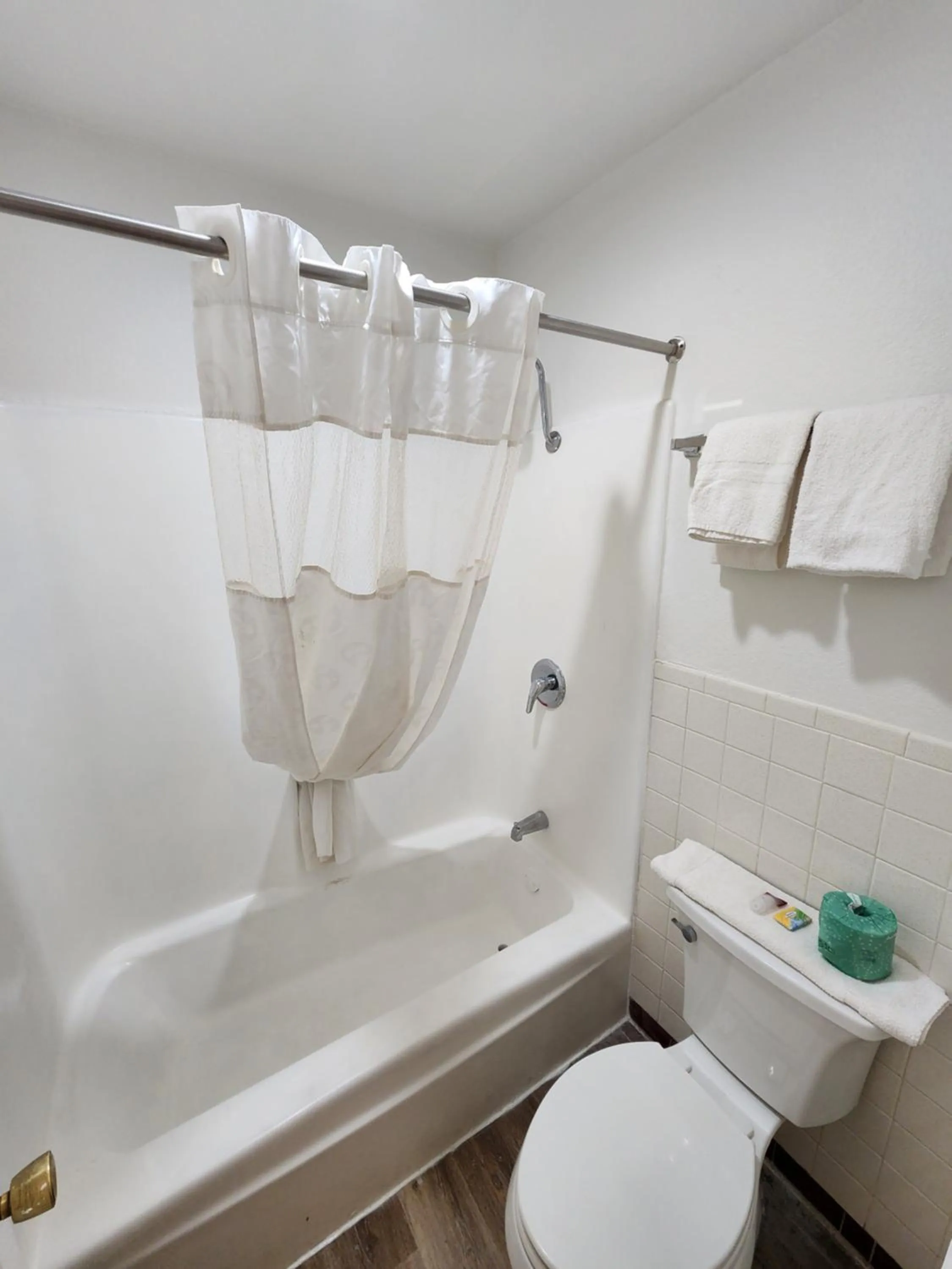 Shower in Satellite Inn