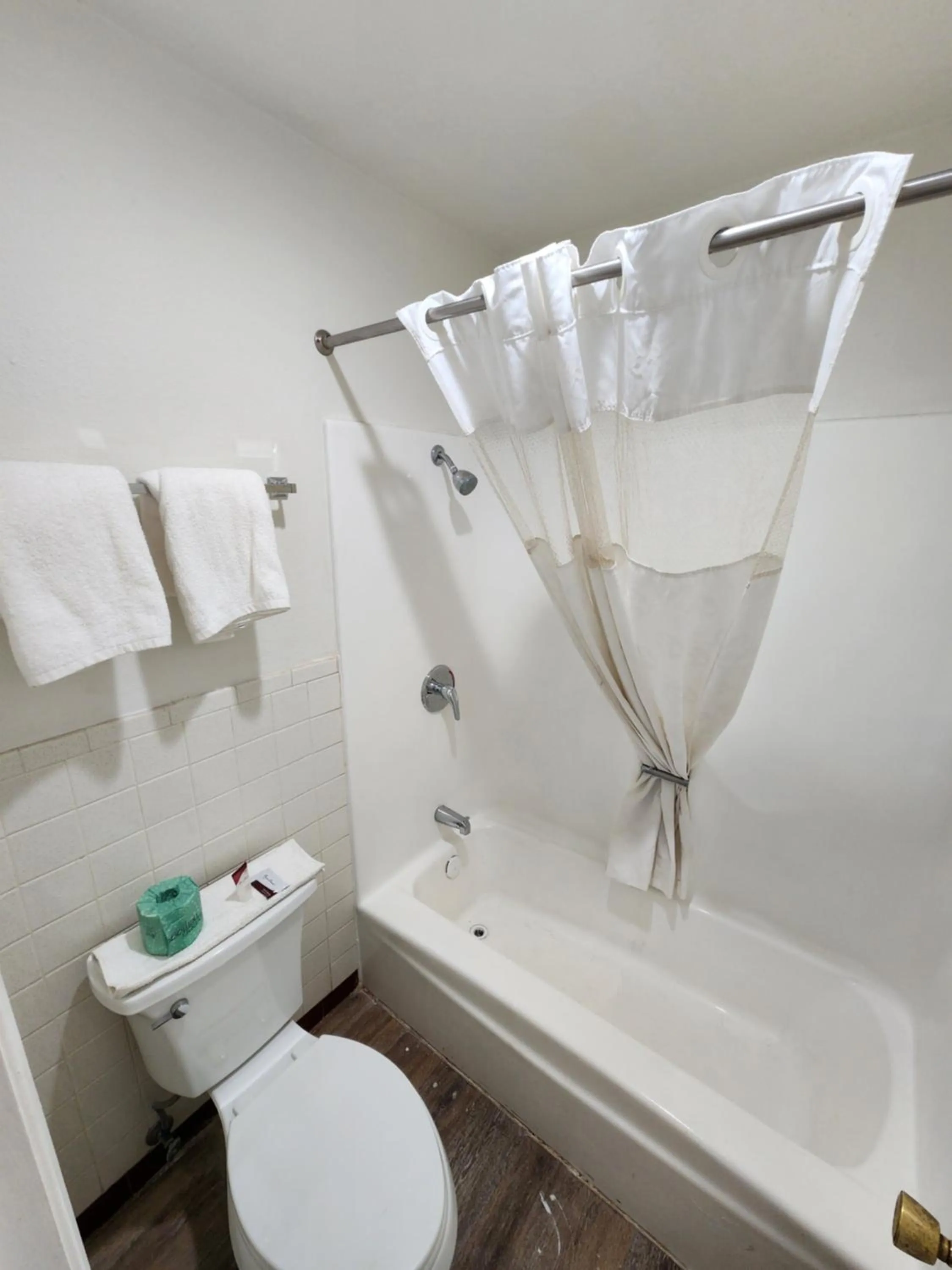 Shower in Satellite Inn