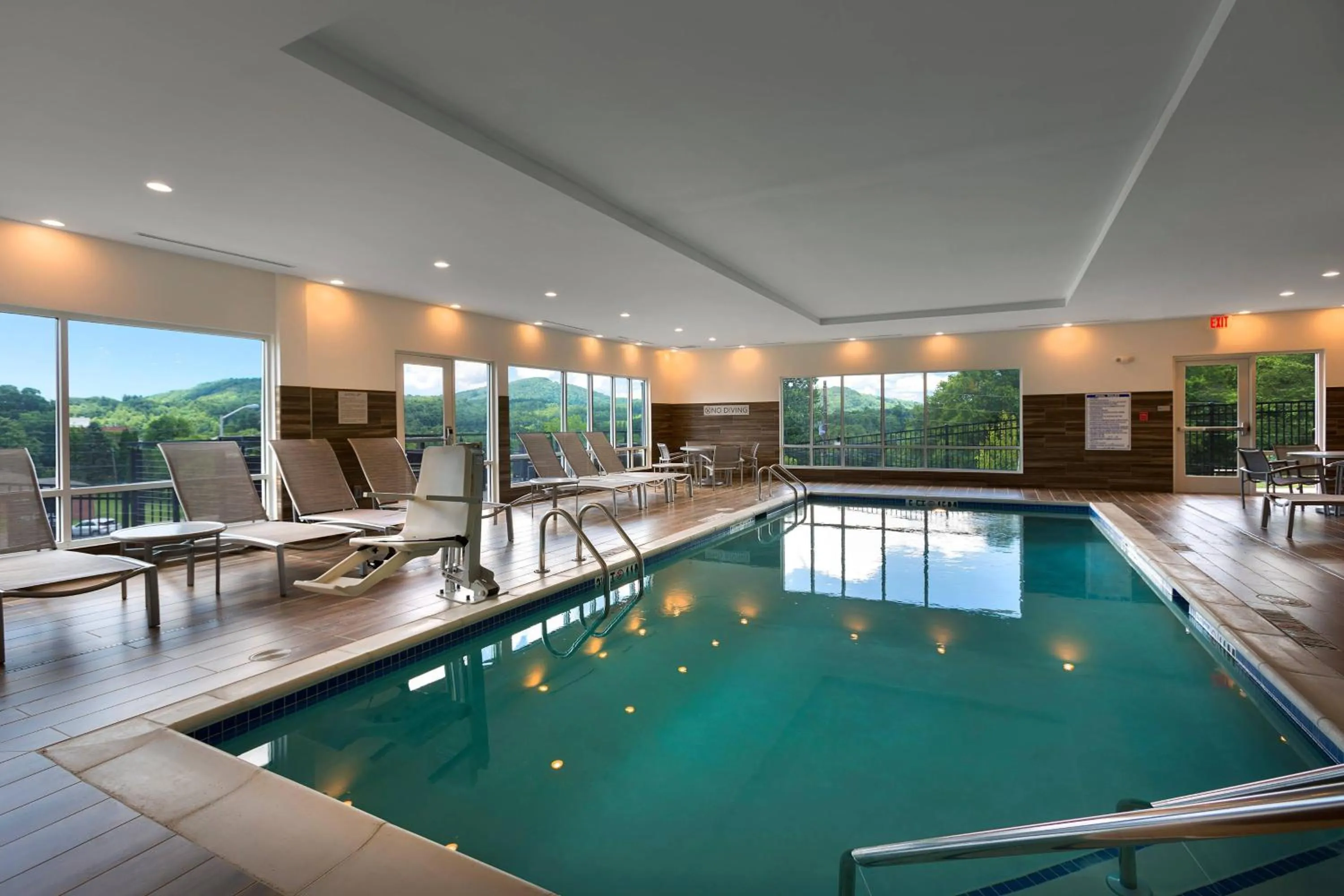 Swimming pool in TownePlace Suites Boone