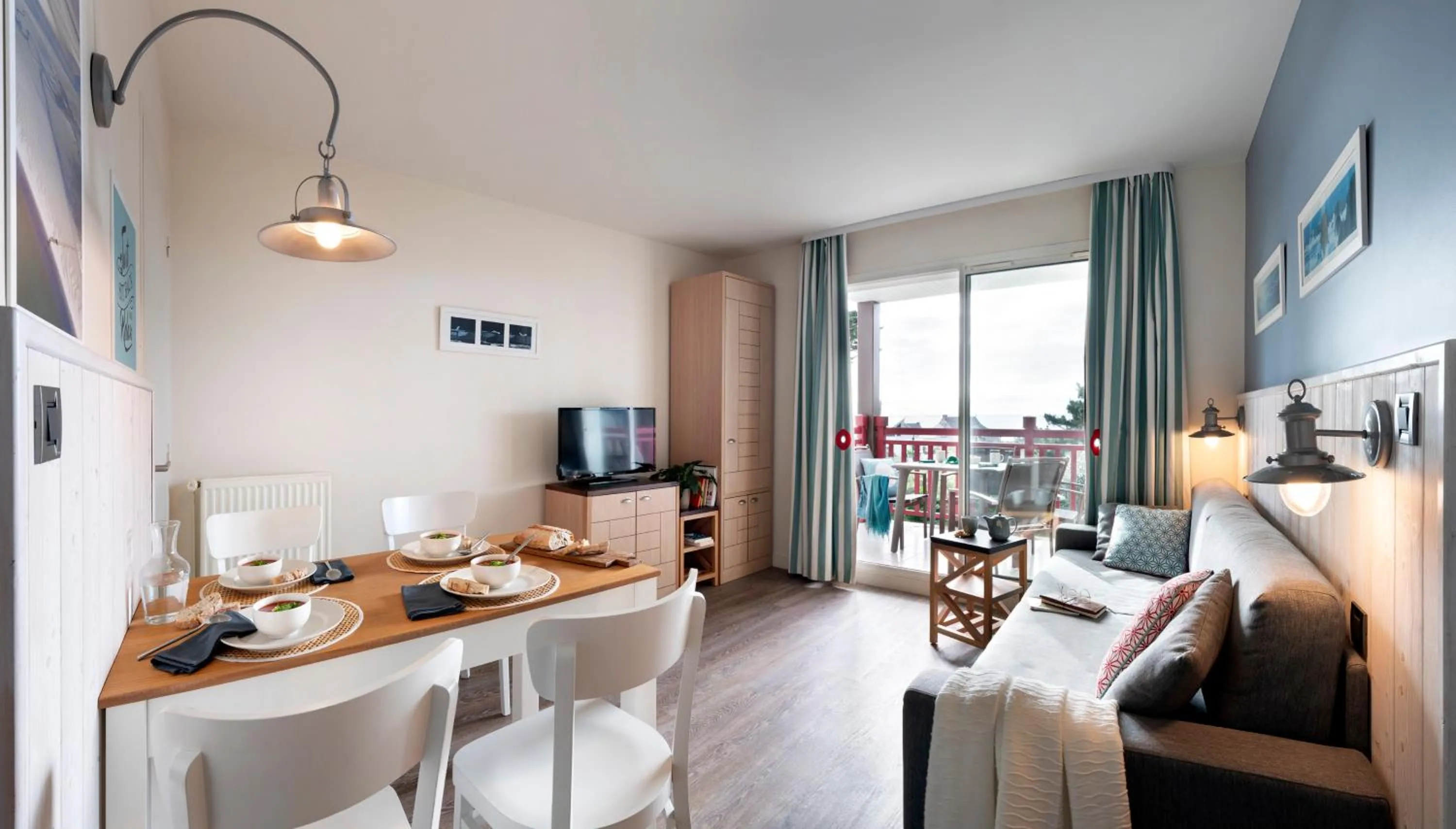 TV and multimedia in Résidence Pierre & Vacances Premium Le Domaine de Cramphore