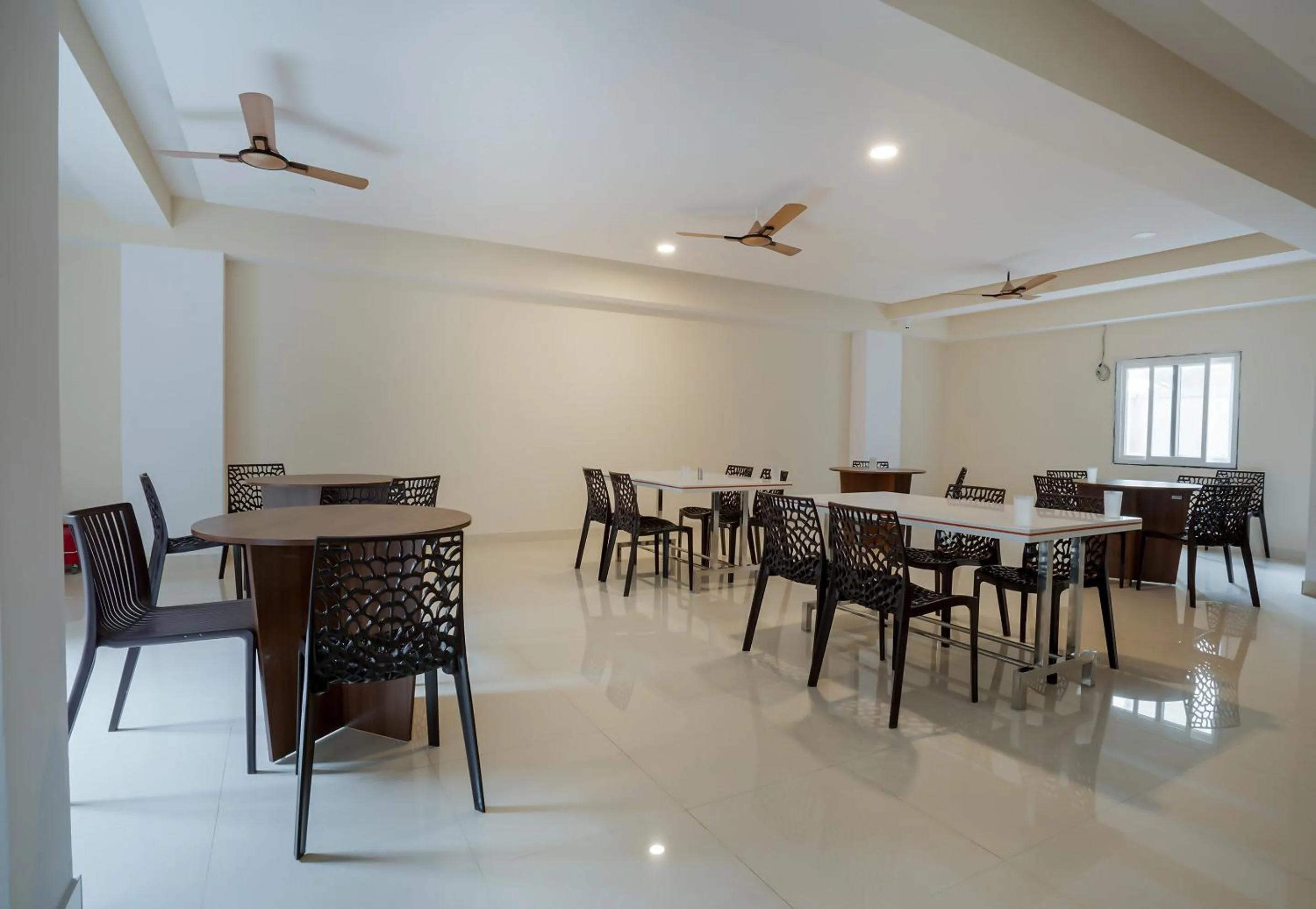 Dining area in Super Hotel O Gokul Grand Near SR Nagar Police Station