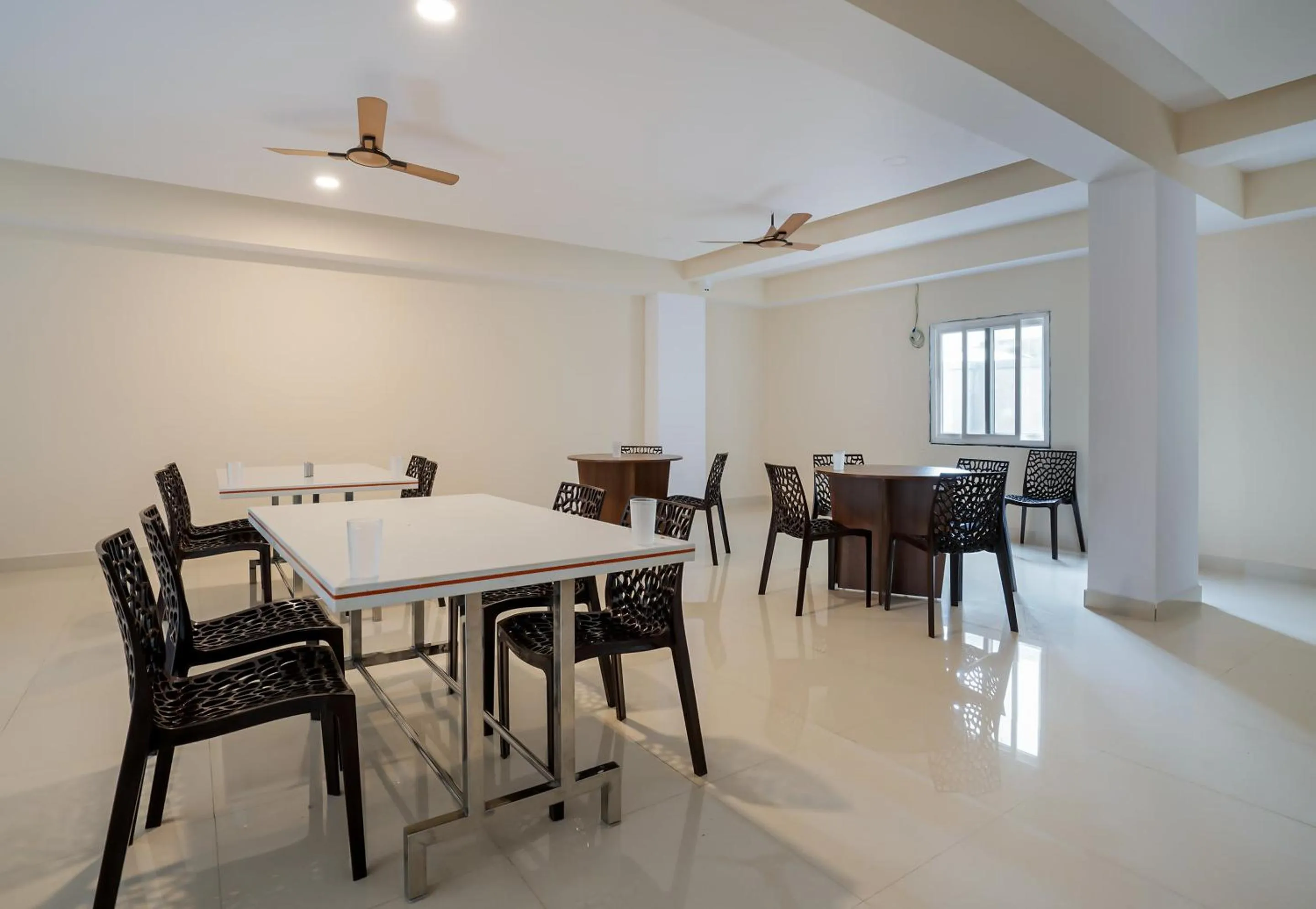 Dining area in Super Hotel O Gokul Grand Near SR Nagar Police Station
