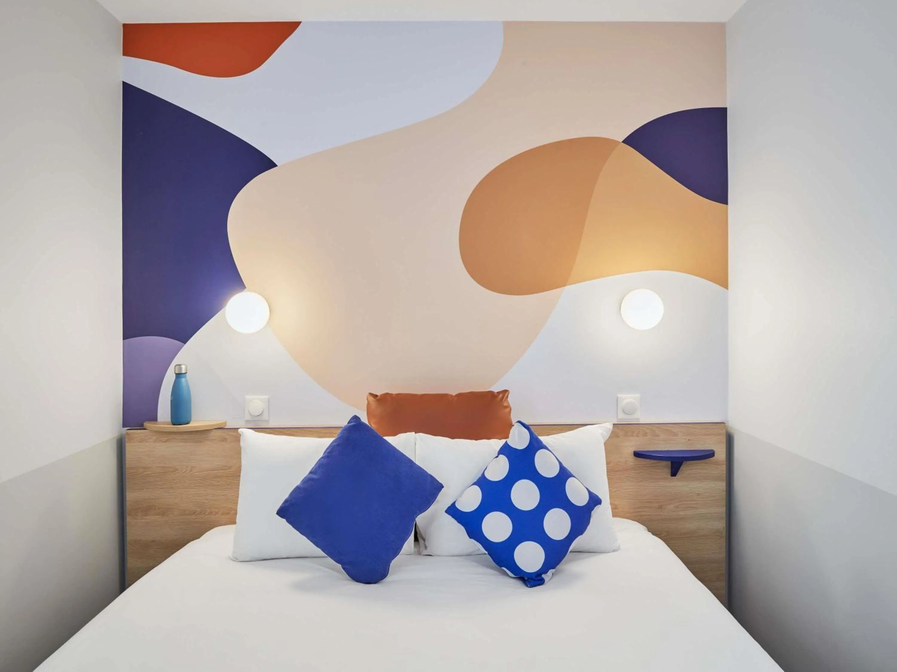 Bedroom, Bed in Aparthotel Adagio Val d'Europe près de Disneyland Paris