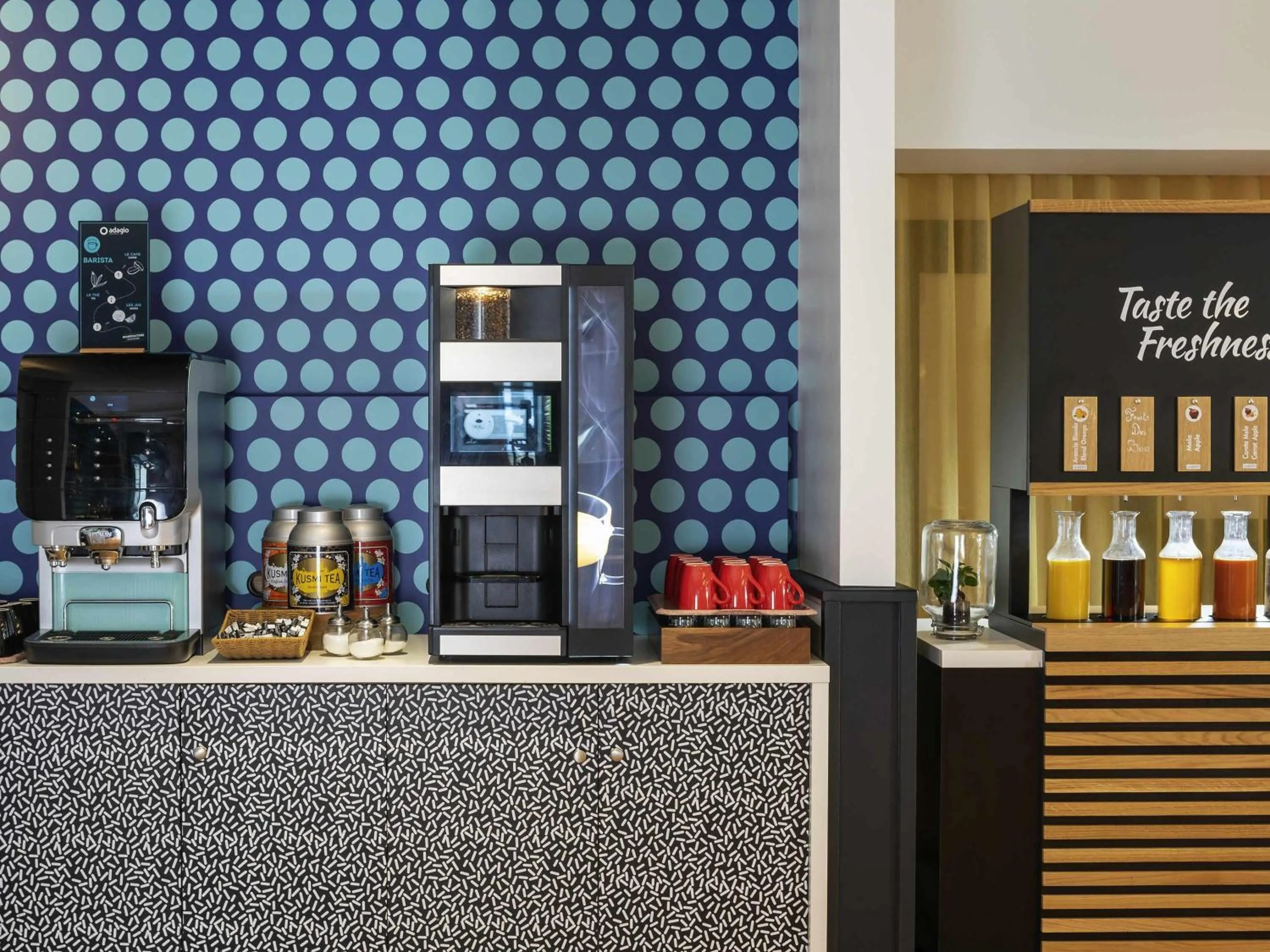 Breakfast in Aparthotel Adagio Val d'Europe près de Disneyland Paris