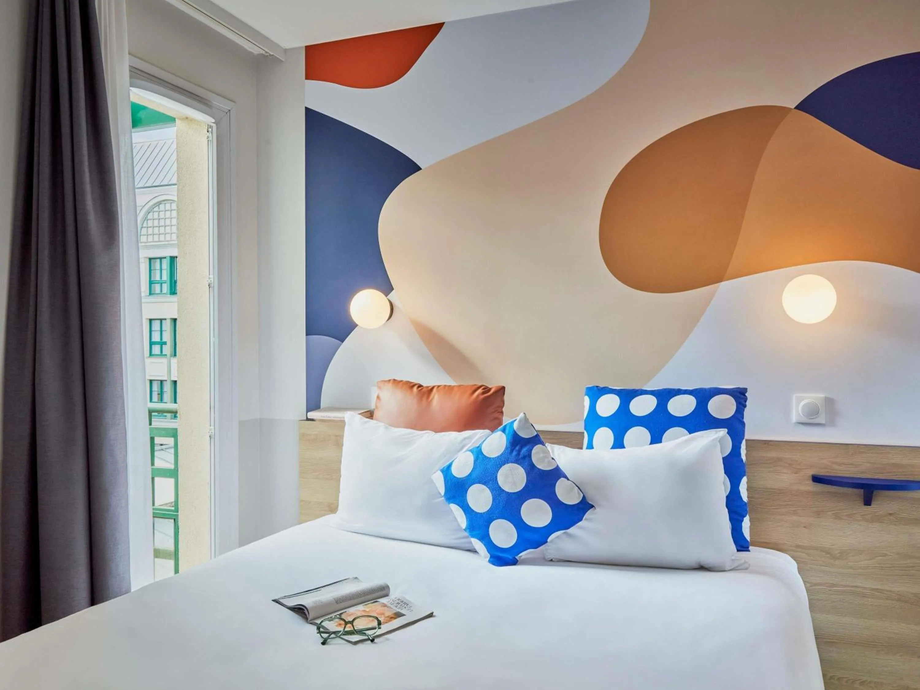 Bedroom, Bed in Aparthotel Adagio Val d'Europe près de Disneyland Paris