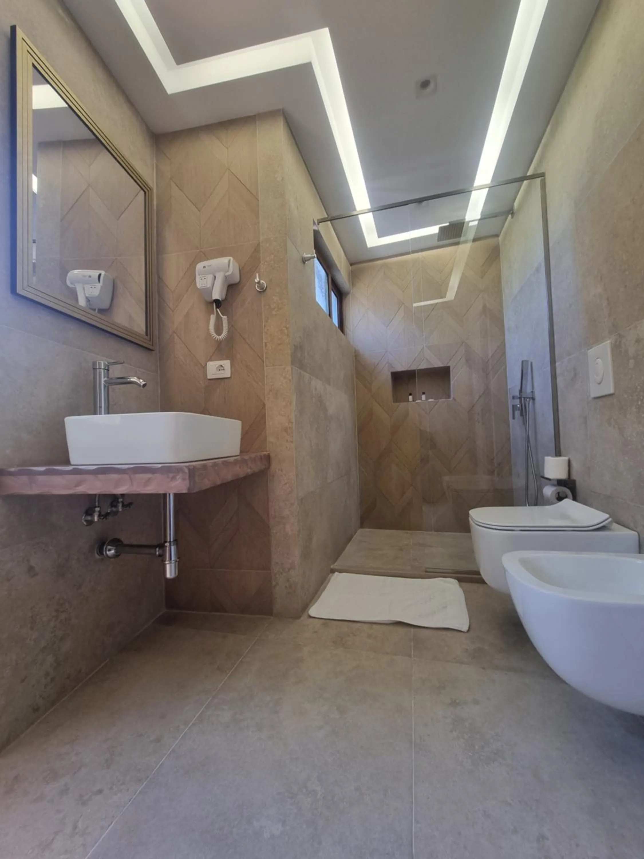 Shower in HOTEL VILA TWIX