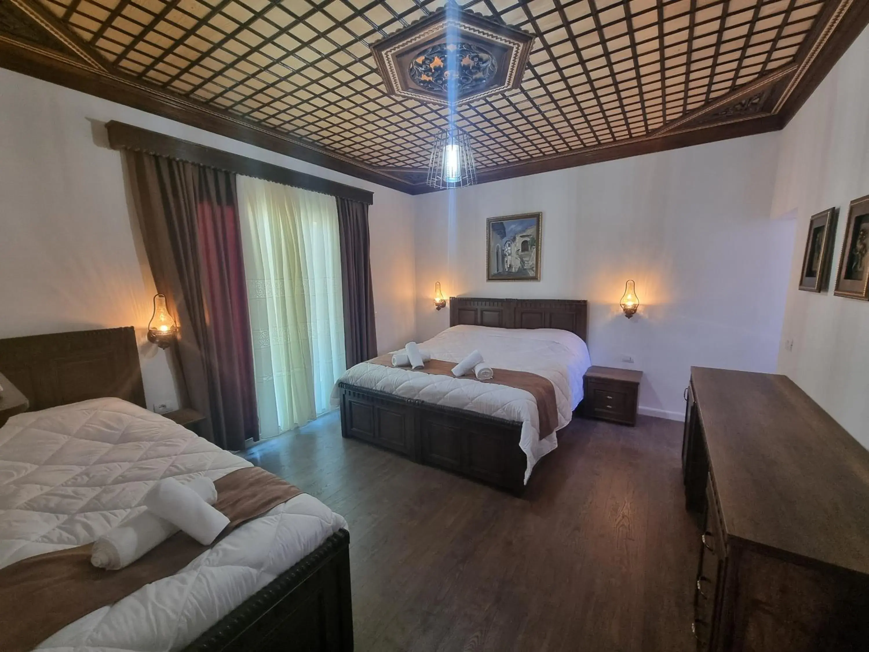 Deluxe Double Room (2 Adults + 1 Child) in HOTEL VILA TWIX Deluxe Double Room (2 Adults + 1 Child) in HOTEL VILA TWIX