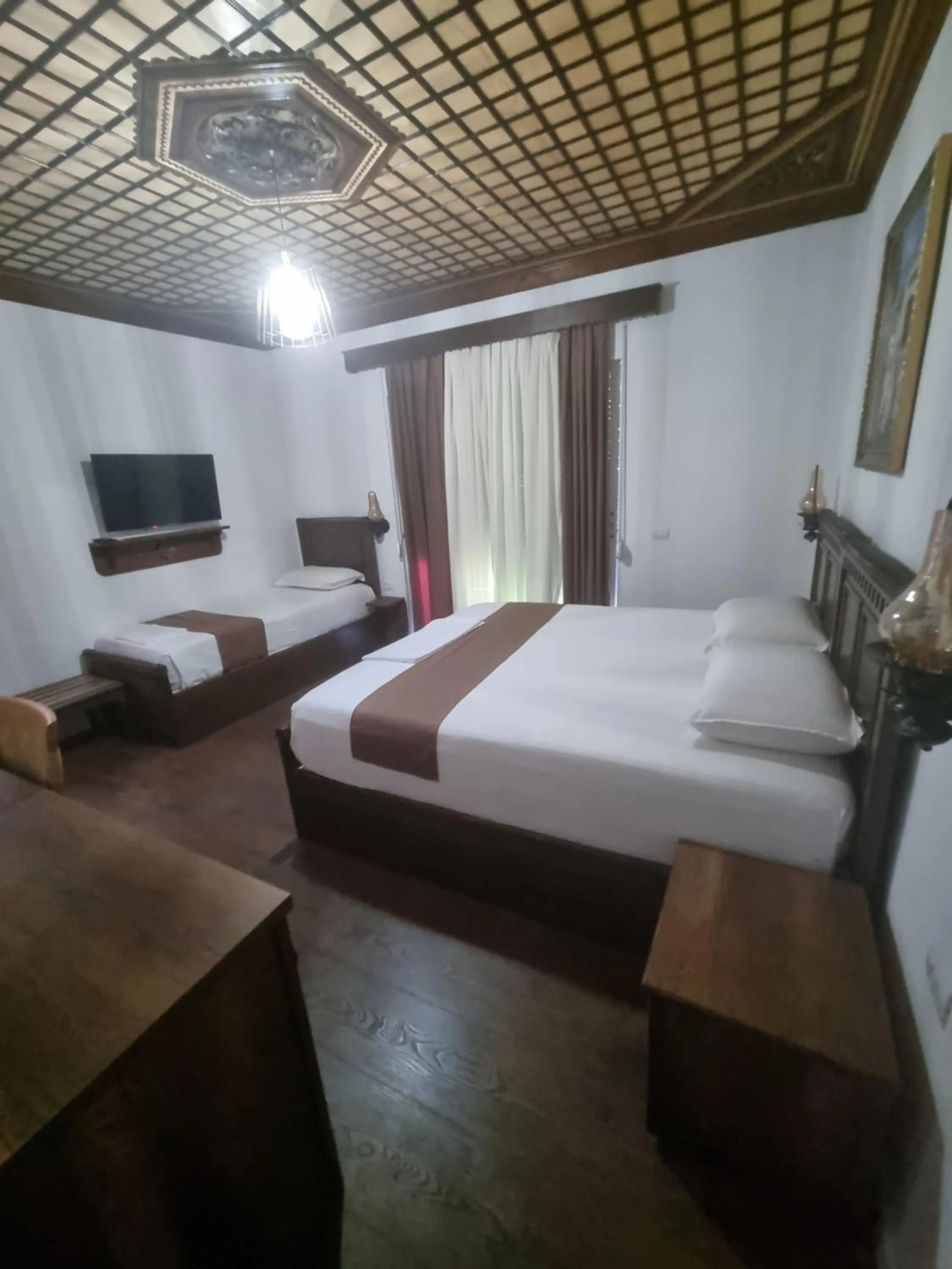 Communal lounge/ TV room, Bed in HOTEL VILA TWIX