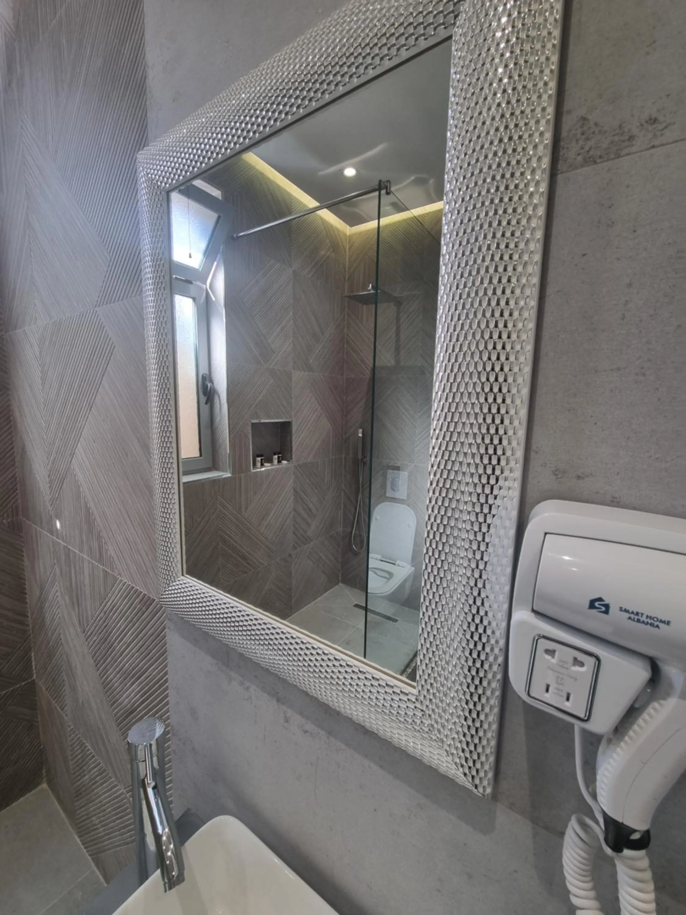 Shower in HOTEL VILA TWIX