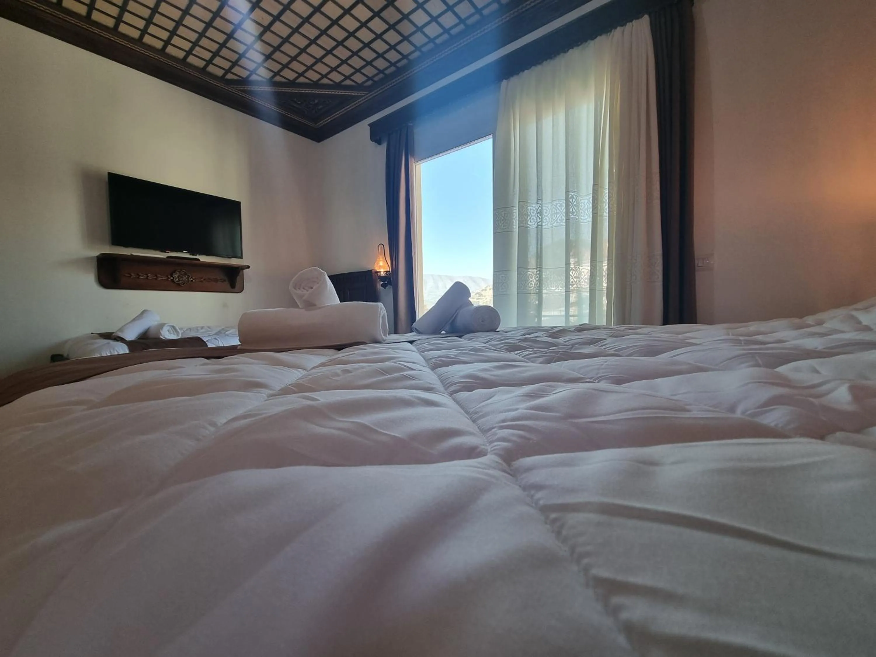 Communal lounge/ TV room, Bed in HOTEL VILA TWIX