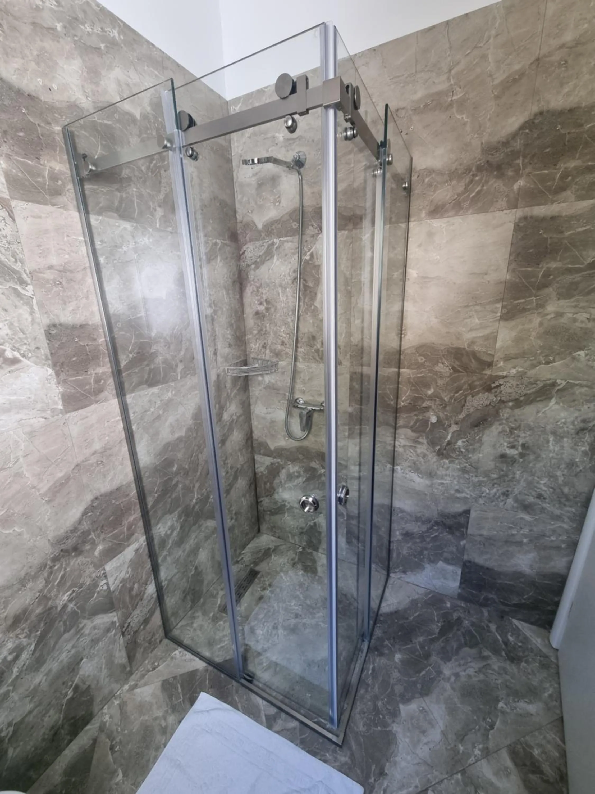 Shower in HOTEL VILA TWIX