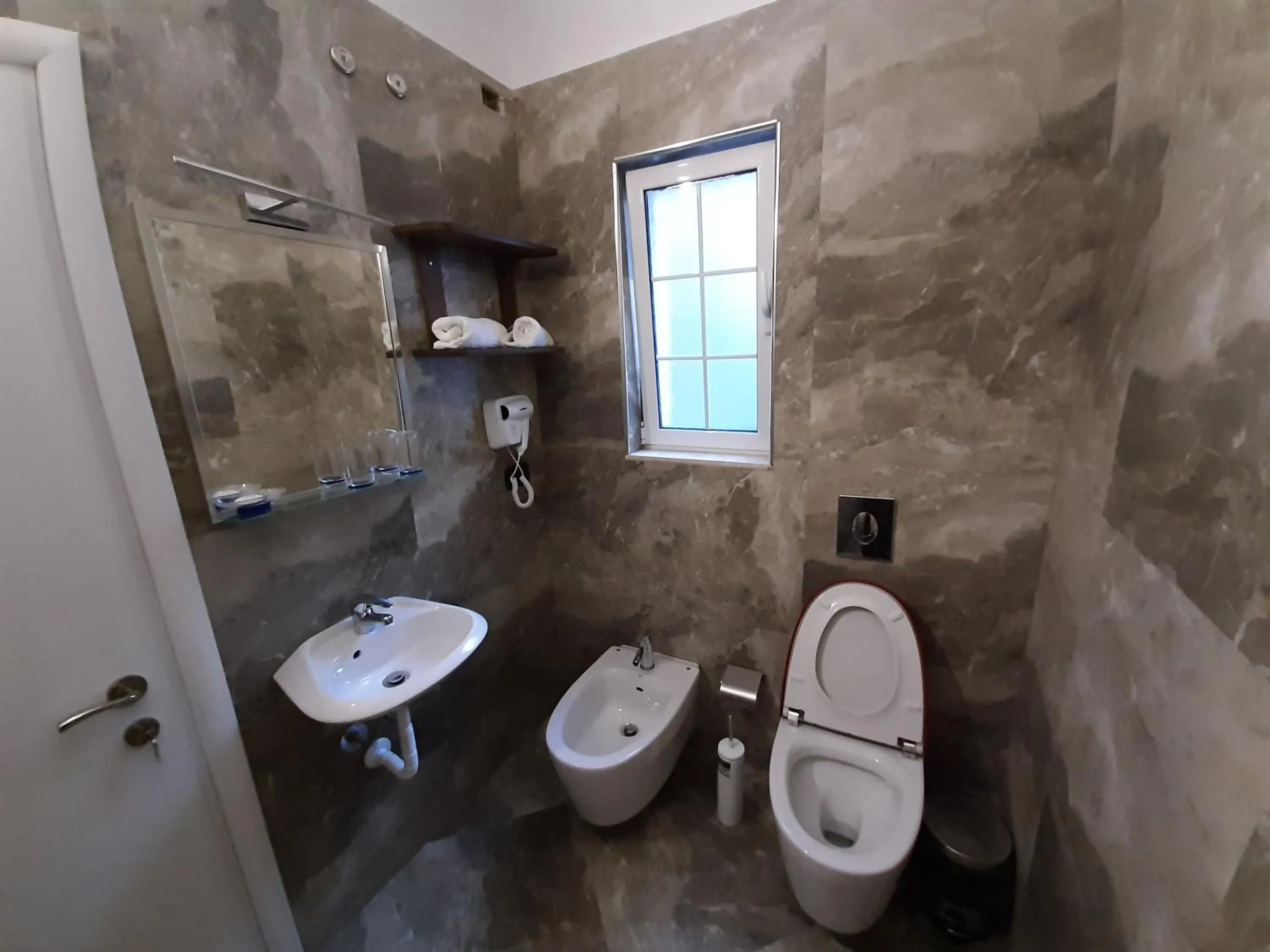 Toilet in HOTEL VILA TWIX