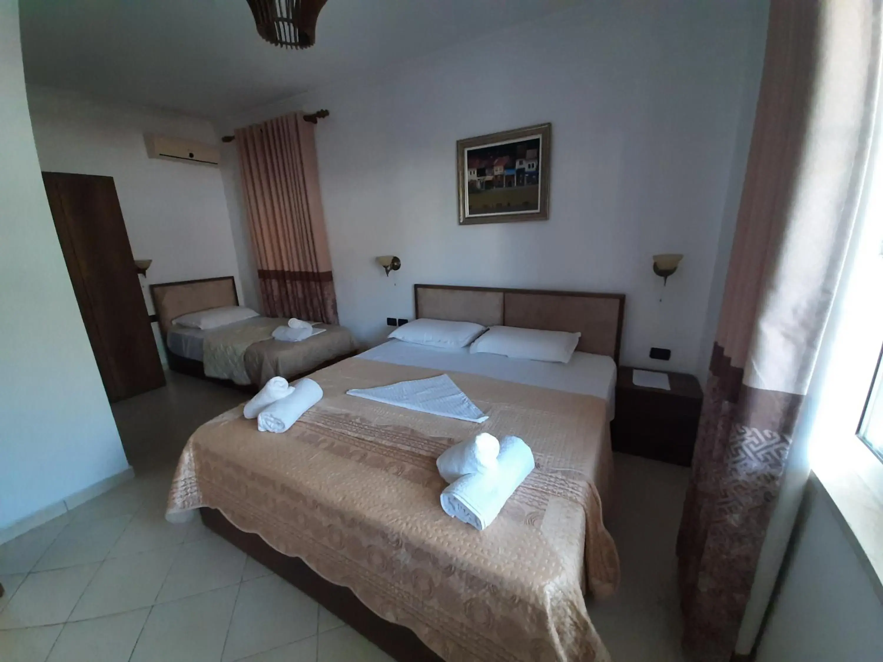 Standard Triple Room in HOTEL VILA TWIX Standard Triple Room in HOTEL VILA TWIX