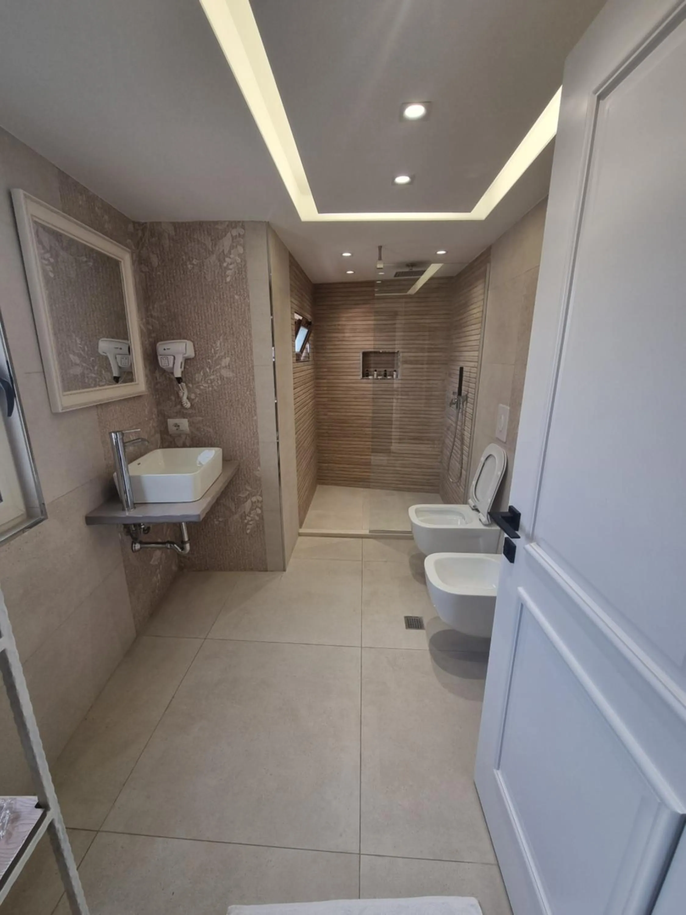 Shower in HOTEL VILA TWIX